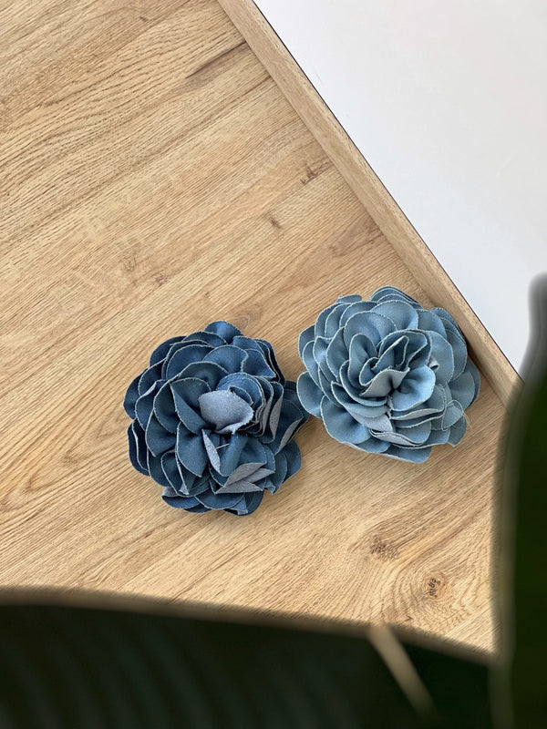 Spilla a fiore in jeans