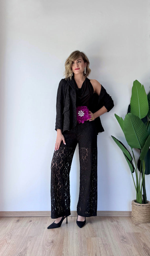 Tailleur di pizzo nero