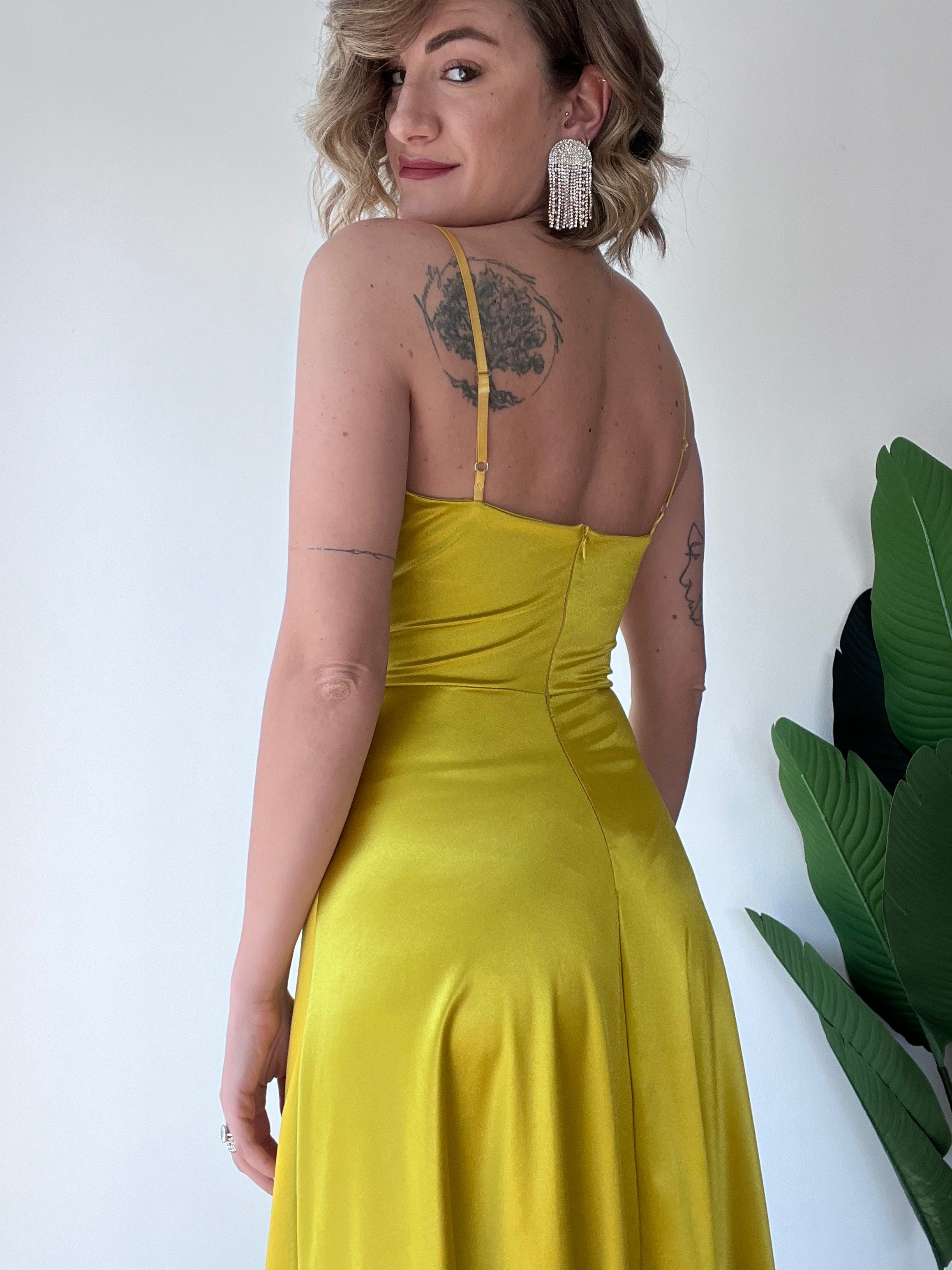 Vestito in tessuto lucido giallo