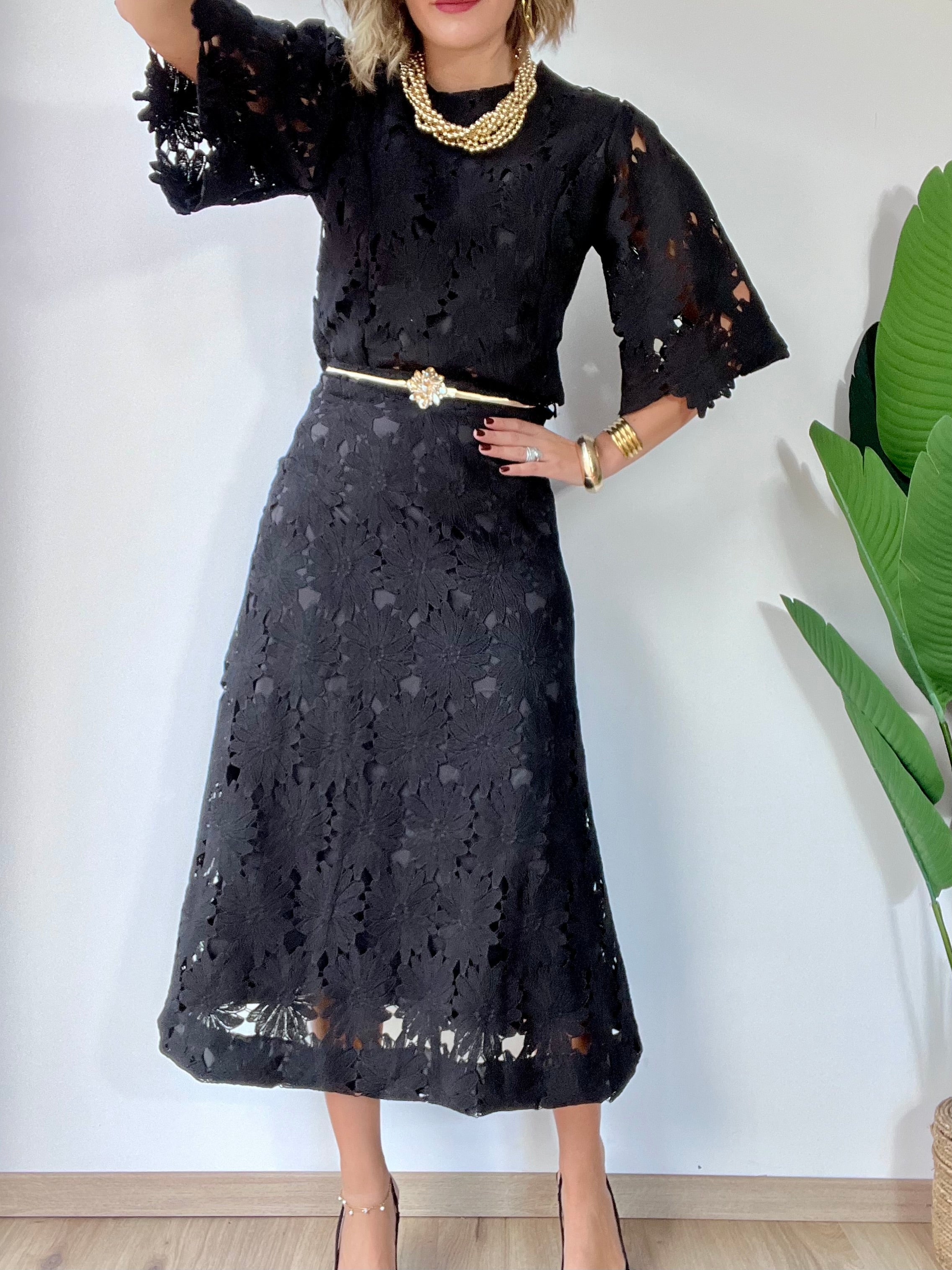 Coordinato in pizzo nero con gonna