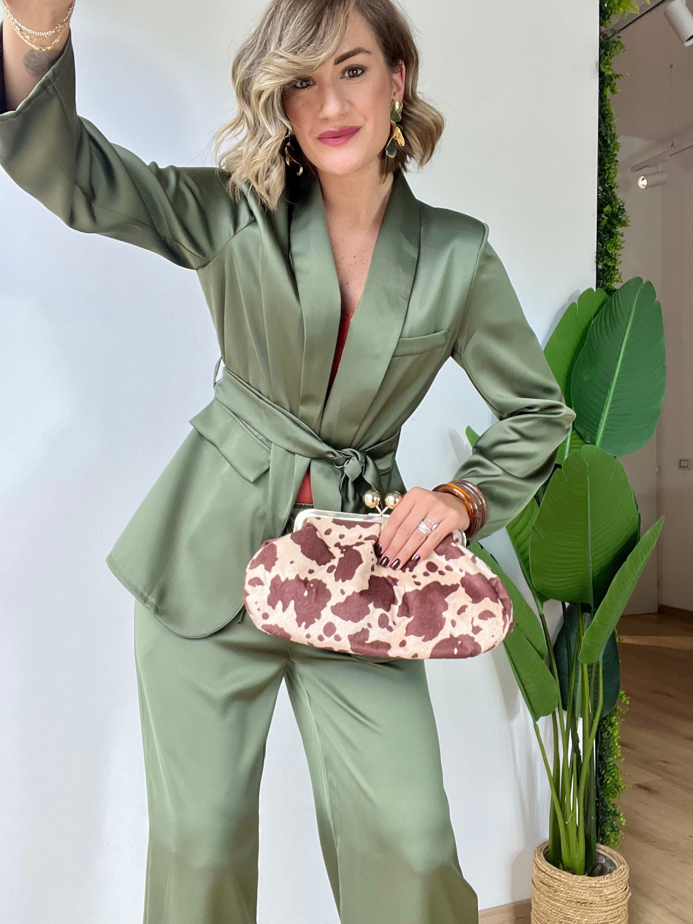 Tailleur con cintura in raso verdone