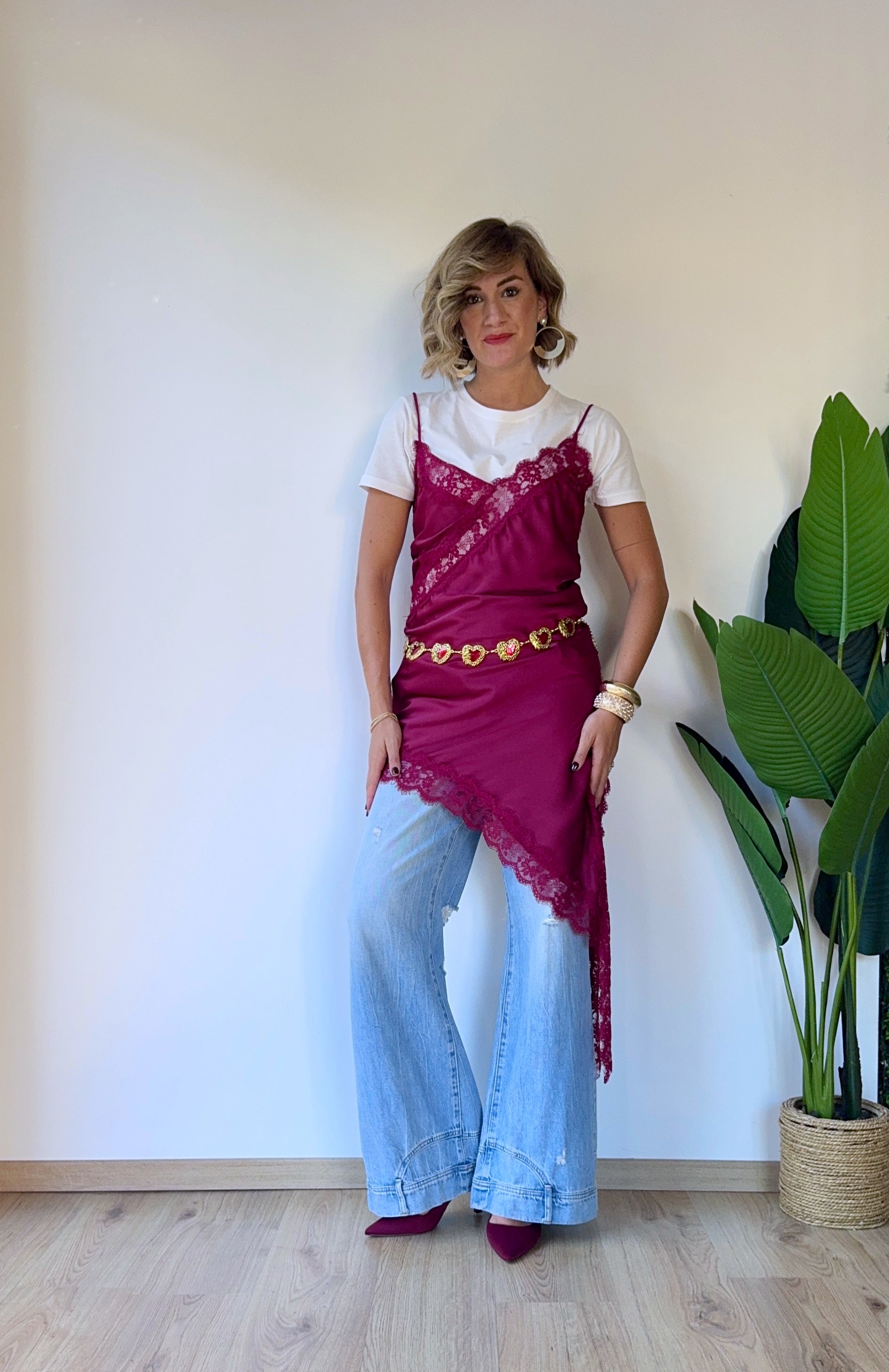 Top/vestito in raso assimetrico con pizzo