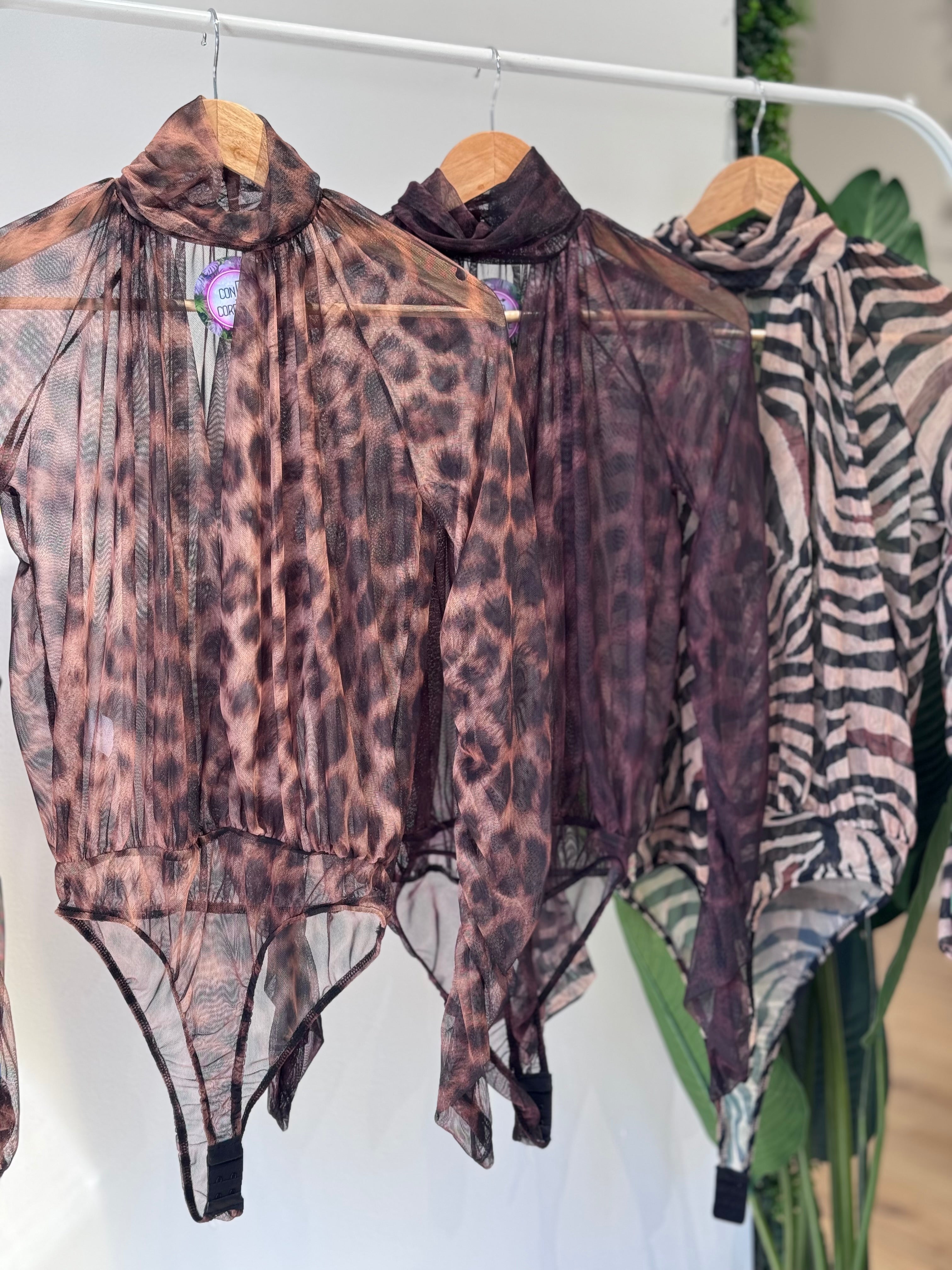 Body semi velato a fantasia con scollatura