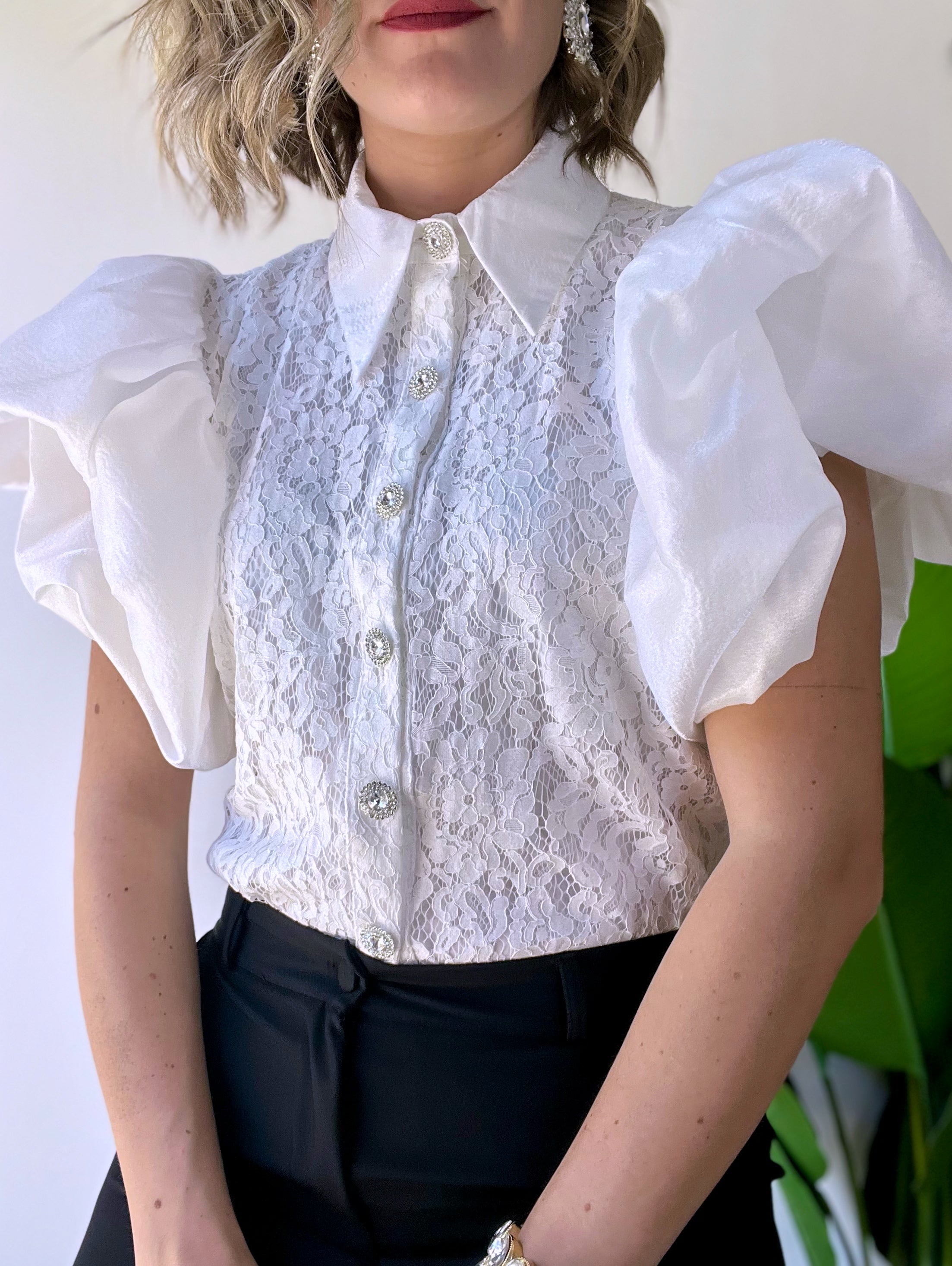 Camicia in pizzo con maniche a palloncino