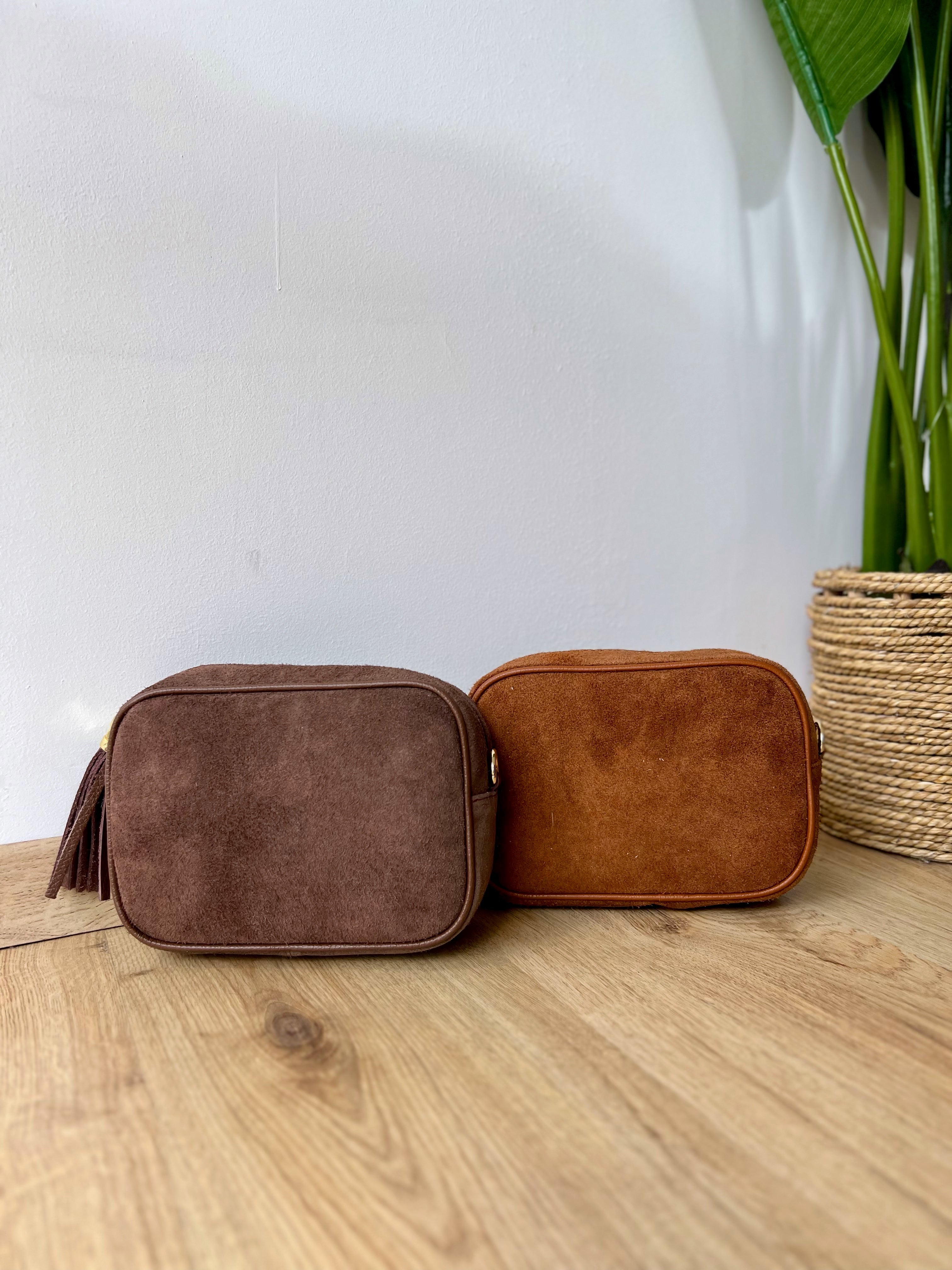 Pochette comoda in camoscio e vera pelle