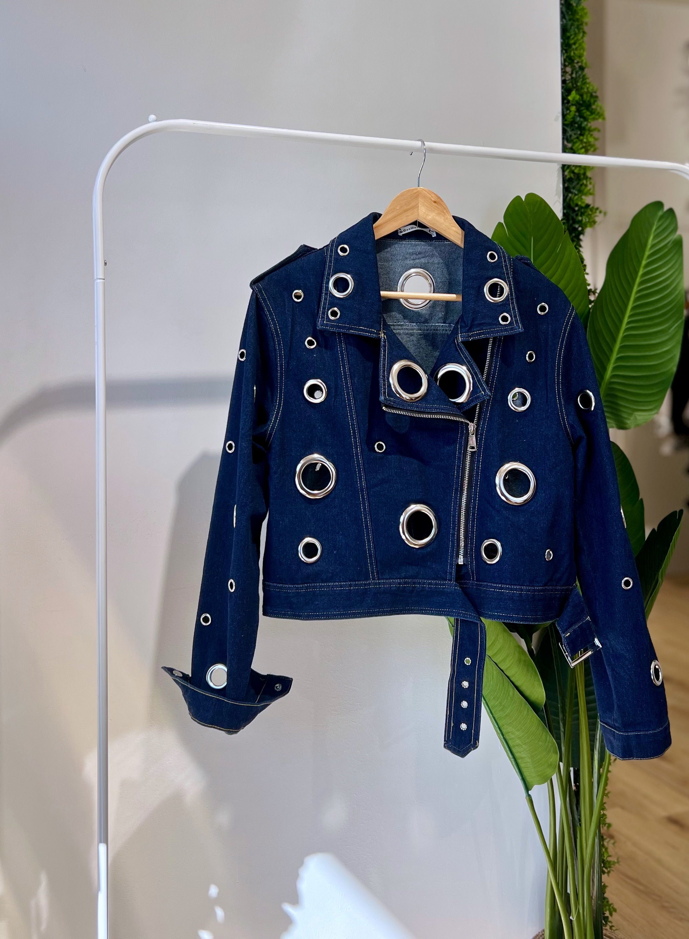 Giubbotto di jeans mod chiodo con occhielli