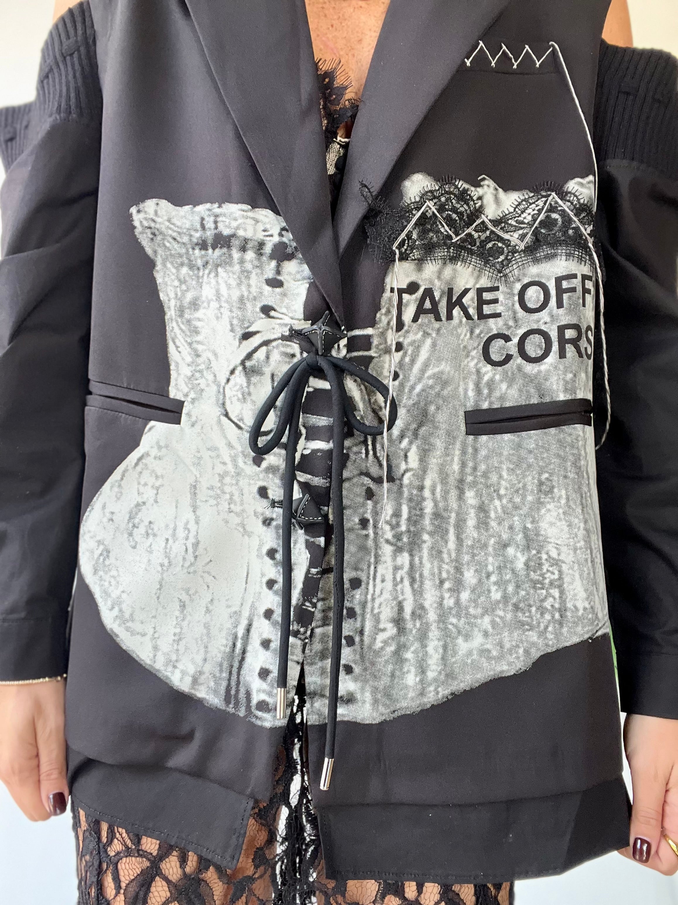 Blazer oversize con stampa e maniche camicia nera