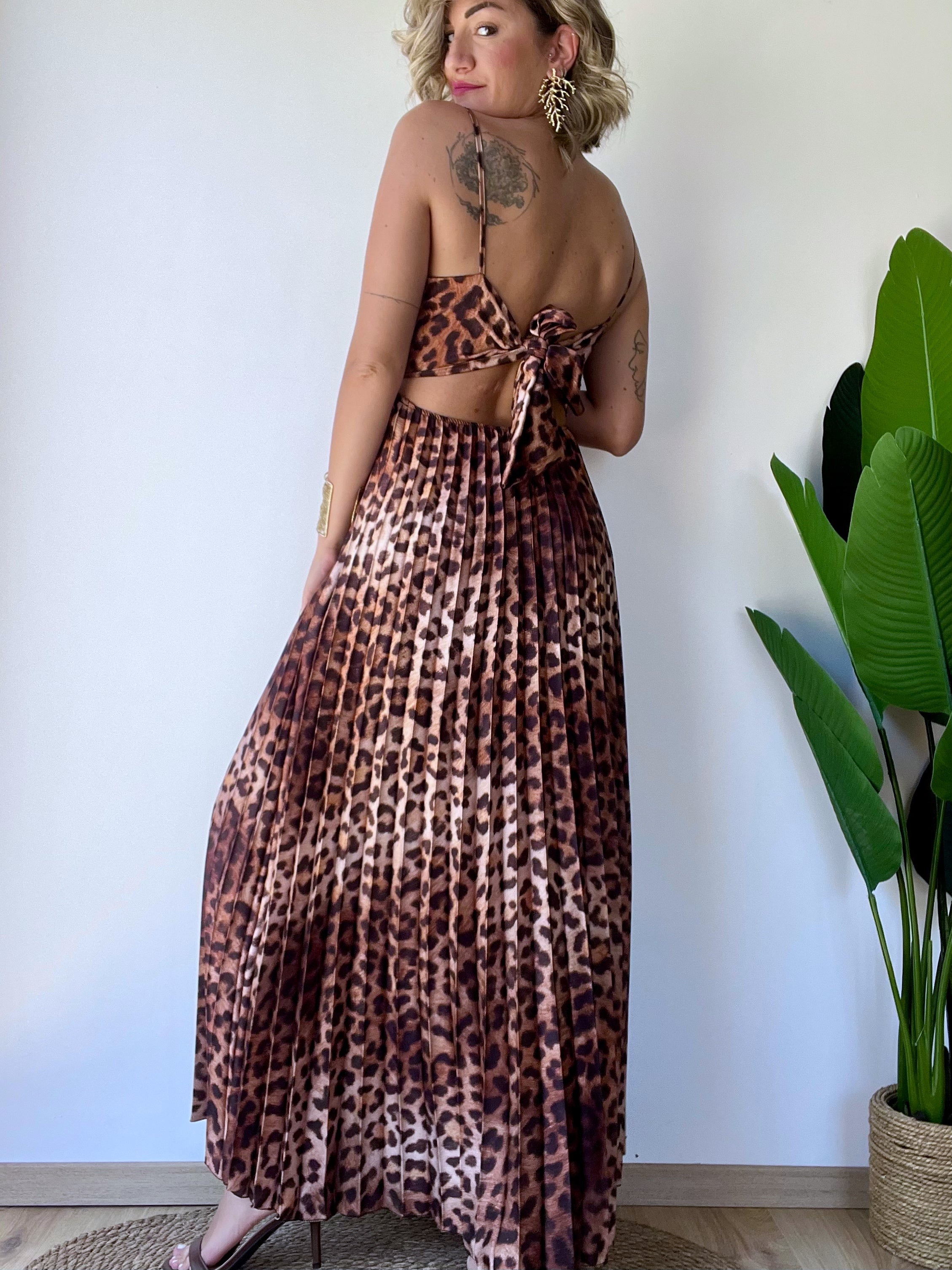 Vestito lungo plissettato animalier con nodo sulla schiena