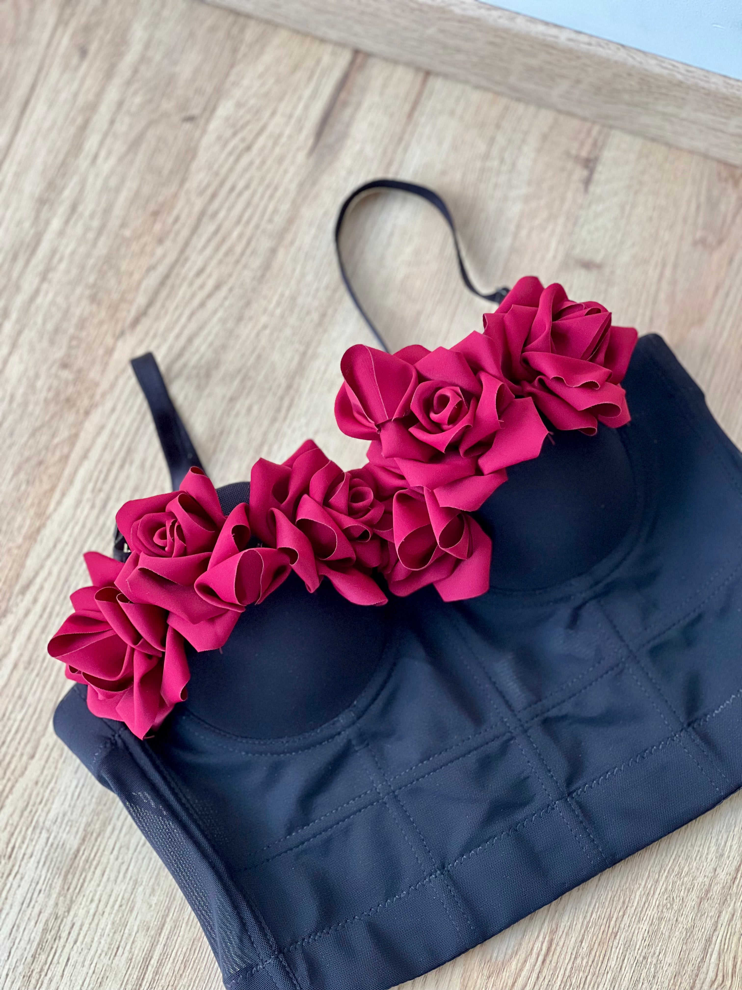 Corpetto nero strutturato con rose bordeaux