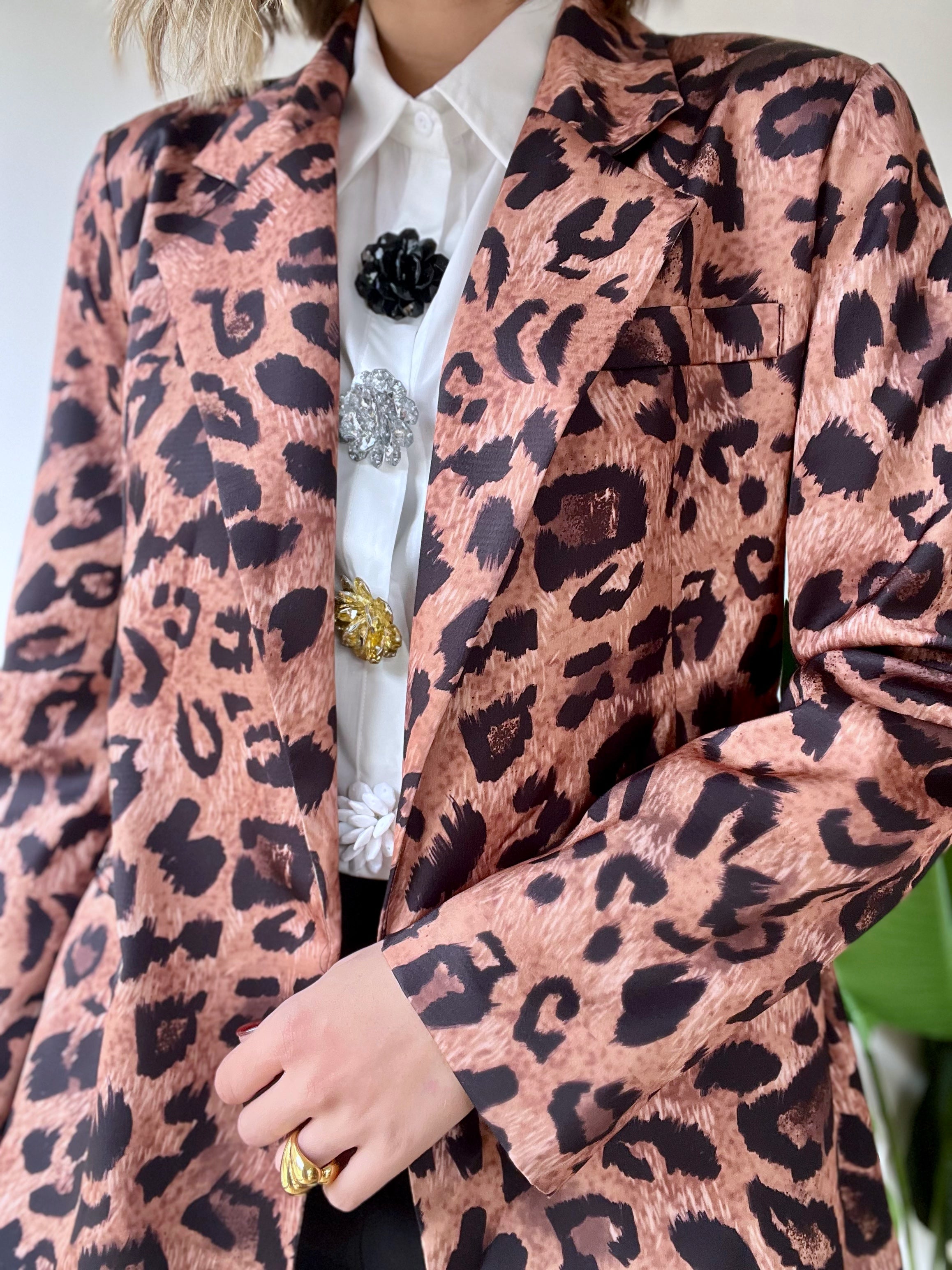 Blazer animalier con cinturino