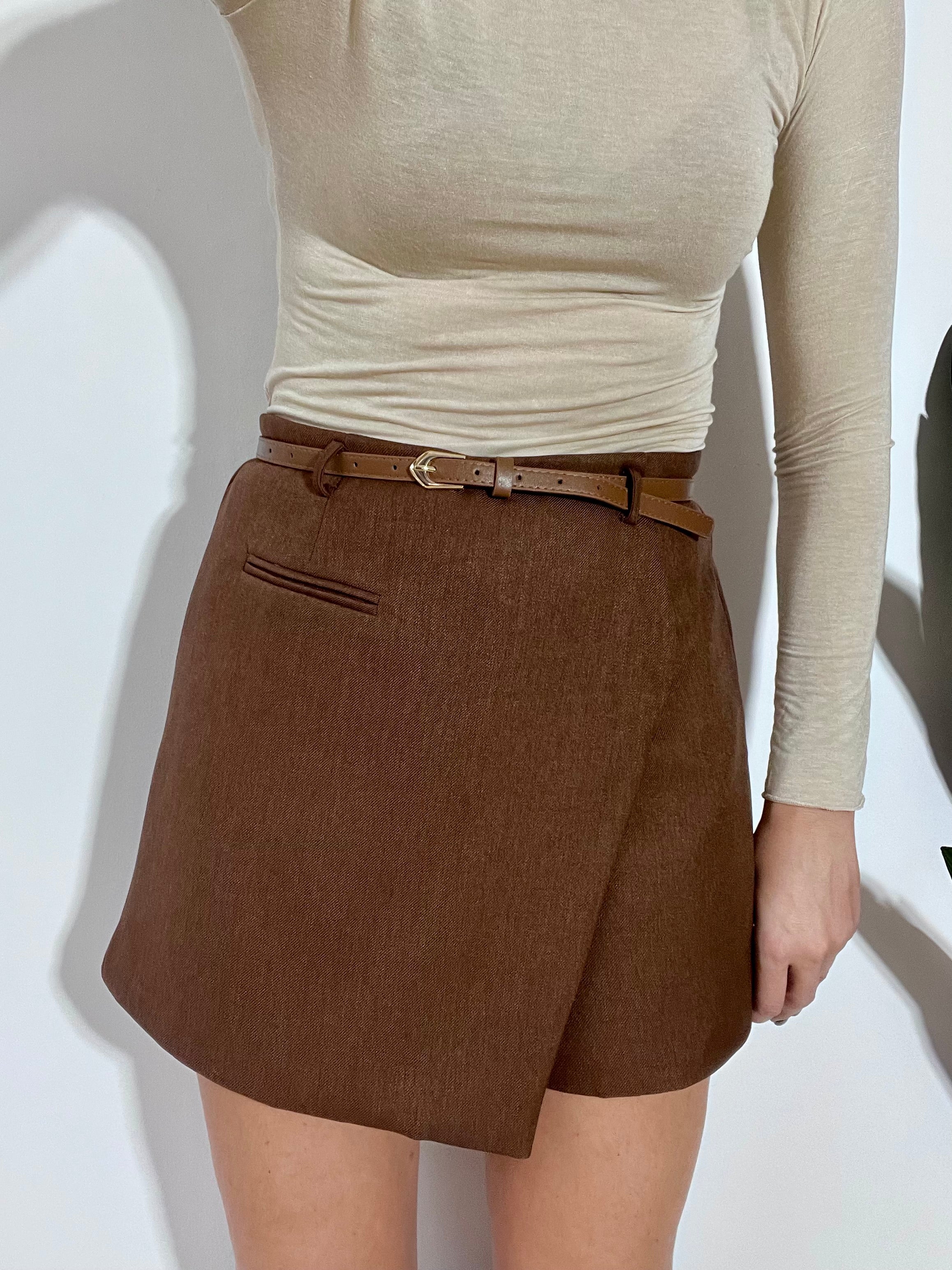 Pantagonna marrone con cinturino