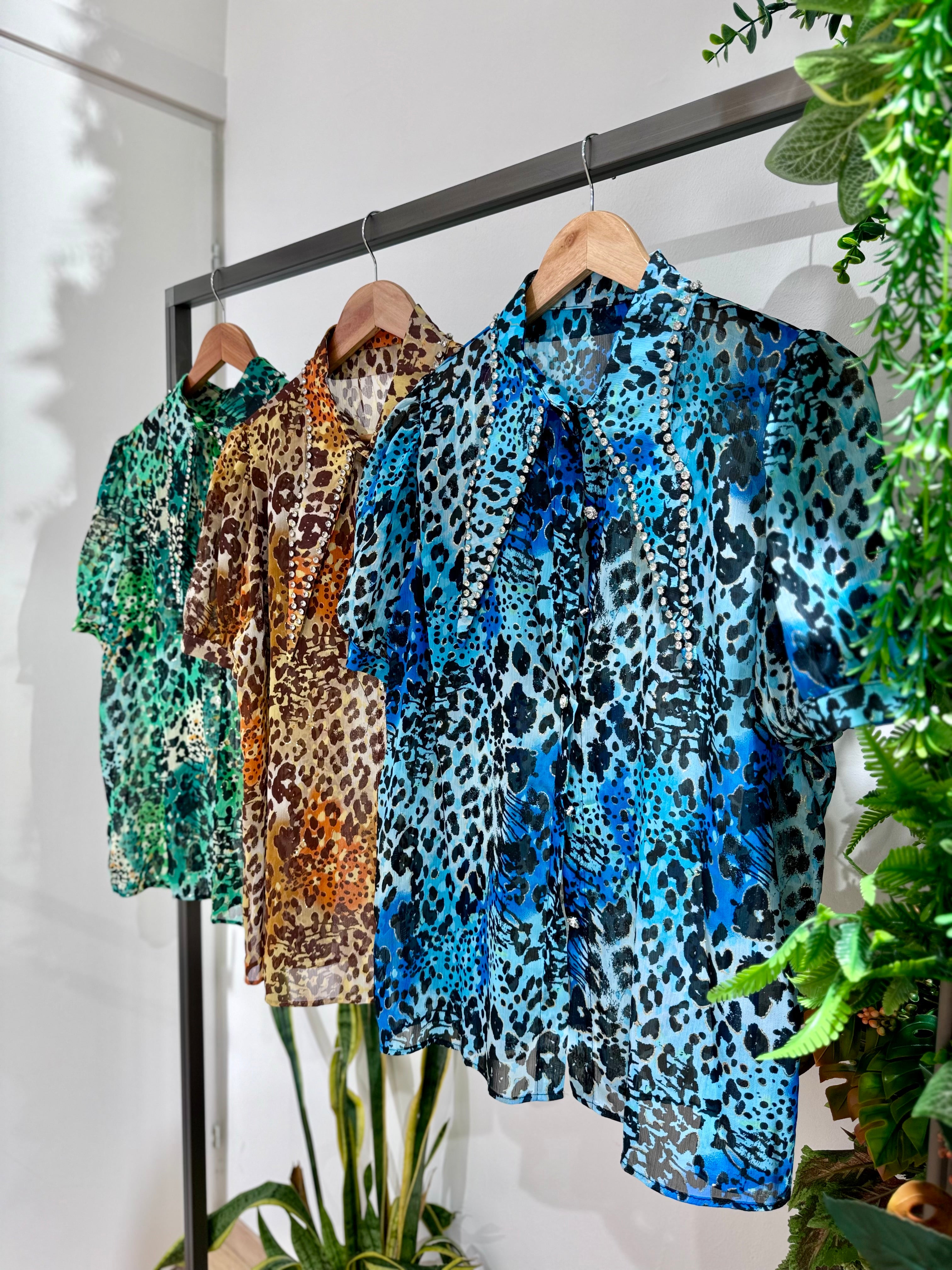 Camicia animalier con strass