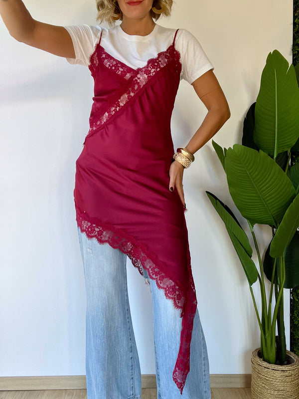 Top/vestito in raso assimetrico con pizzo