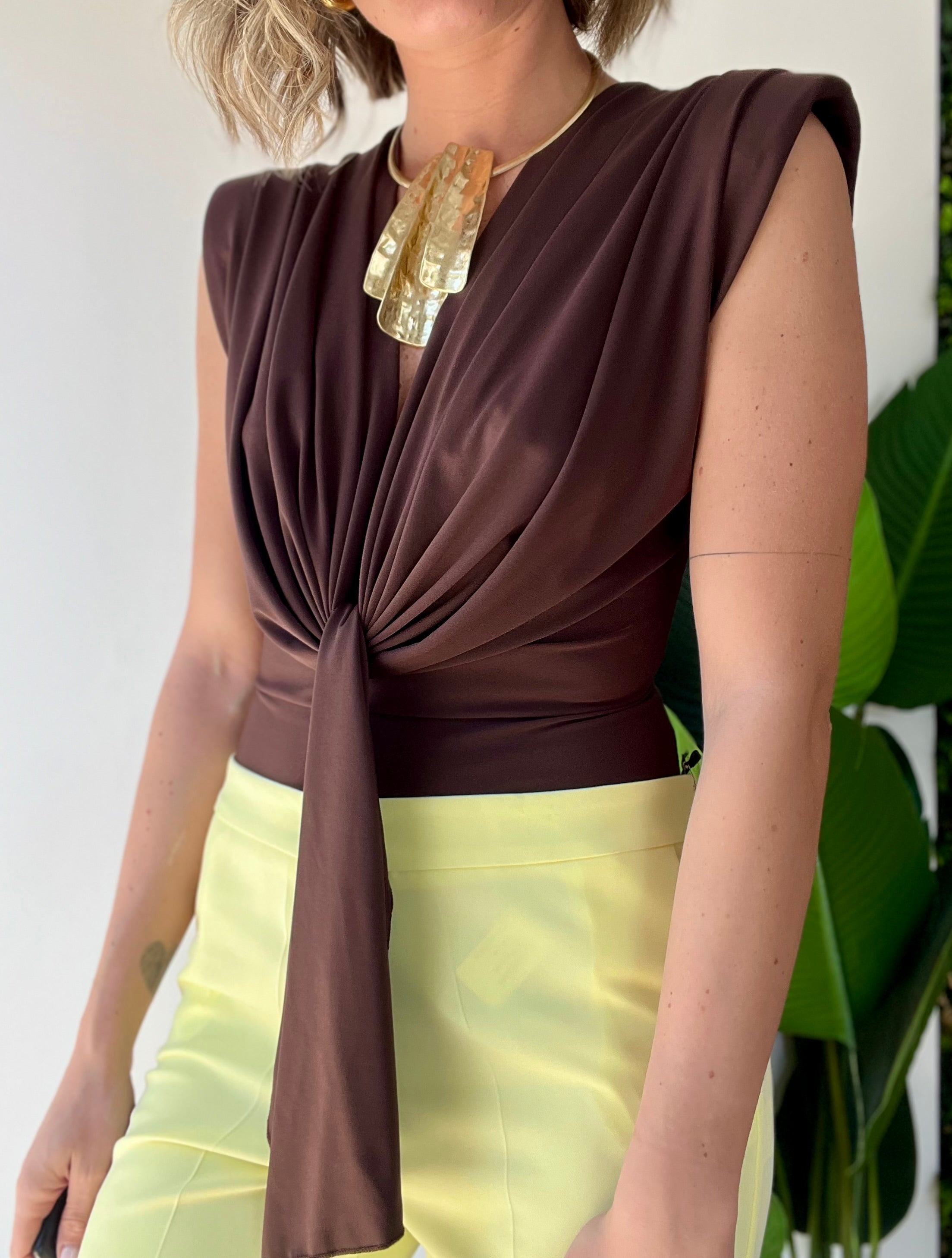 Collana rigida in oro opaco