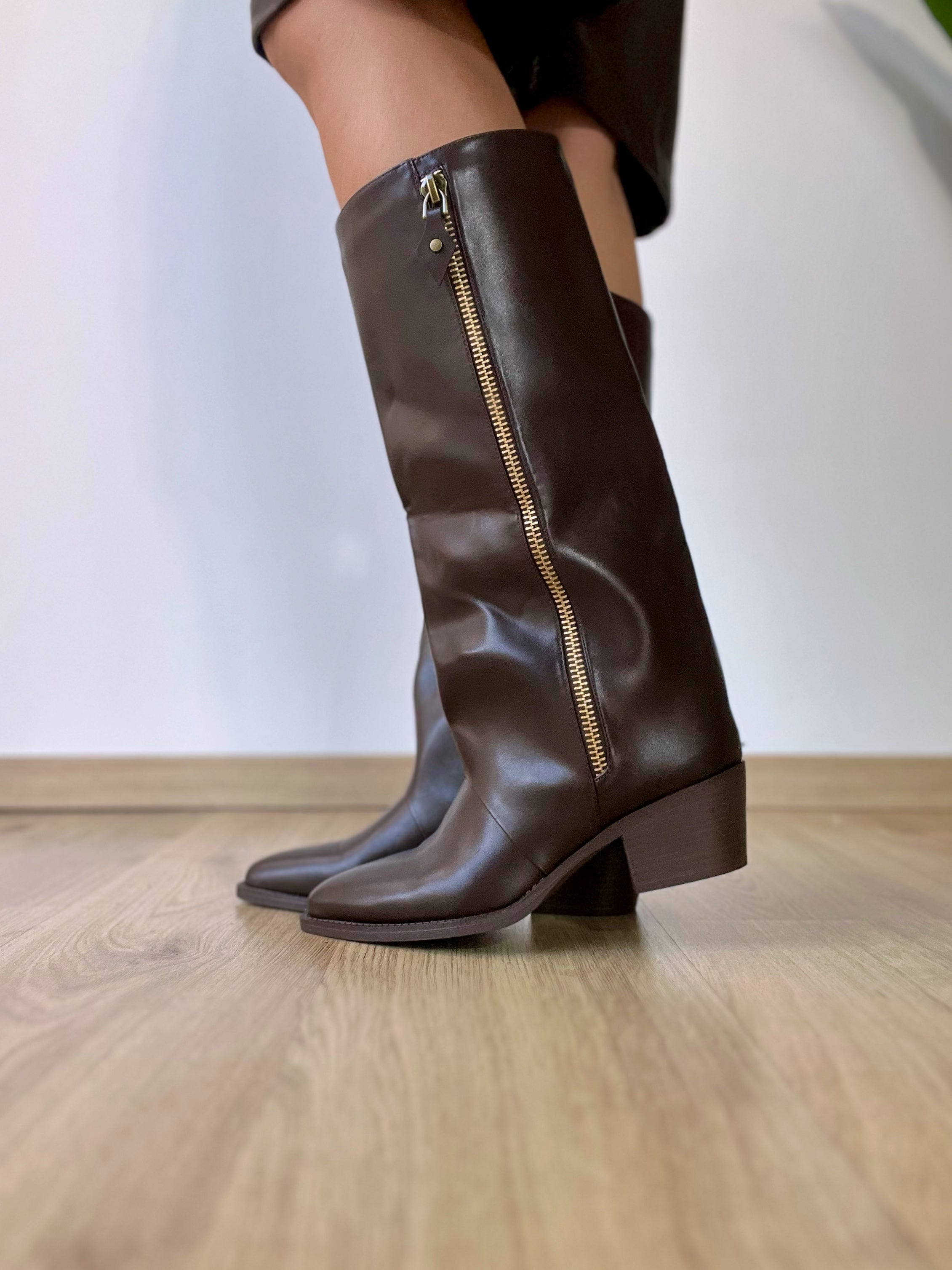 Texano in ecopelle con finta zip laterale