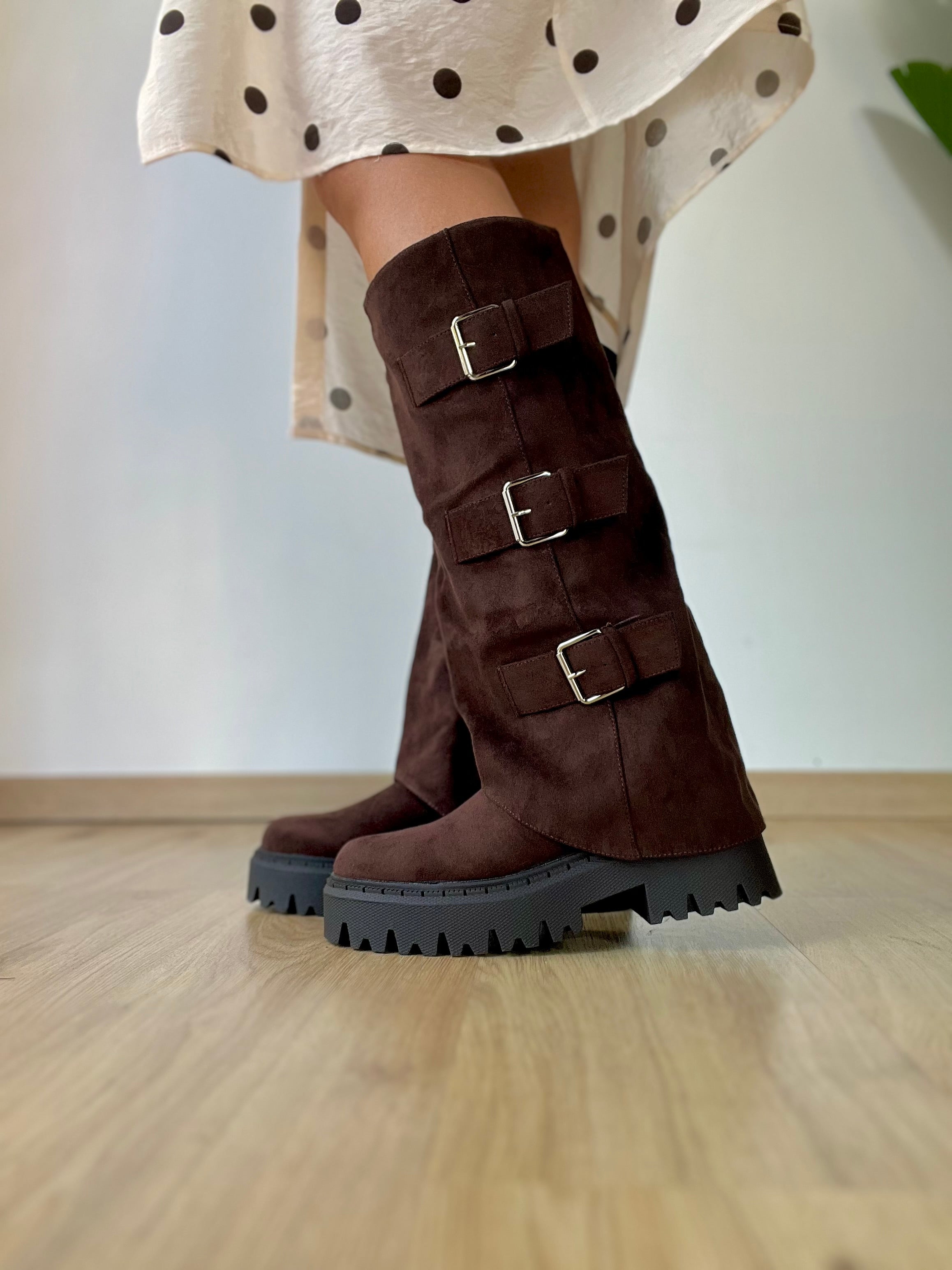 Biker con fibbie in camoscio marrone