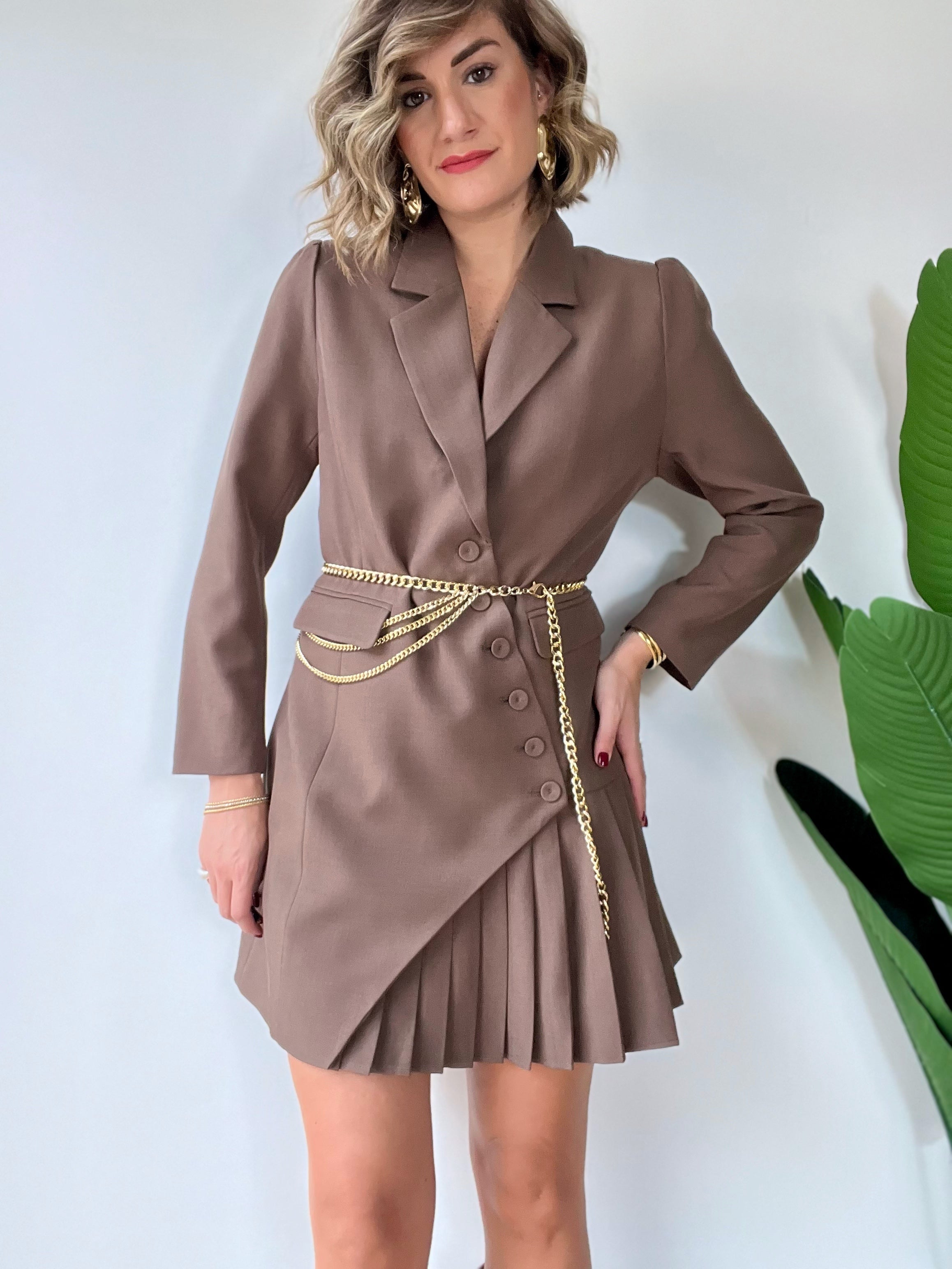 Abito giacca con finta gonna plissettata