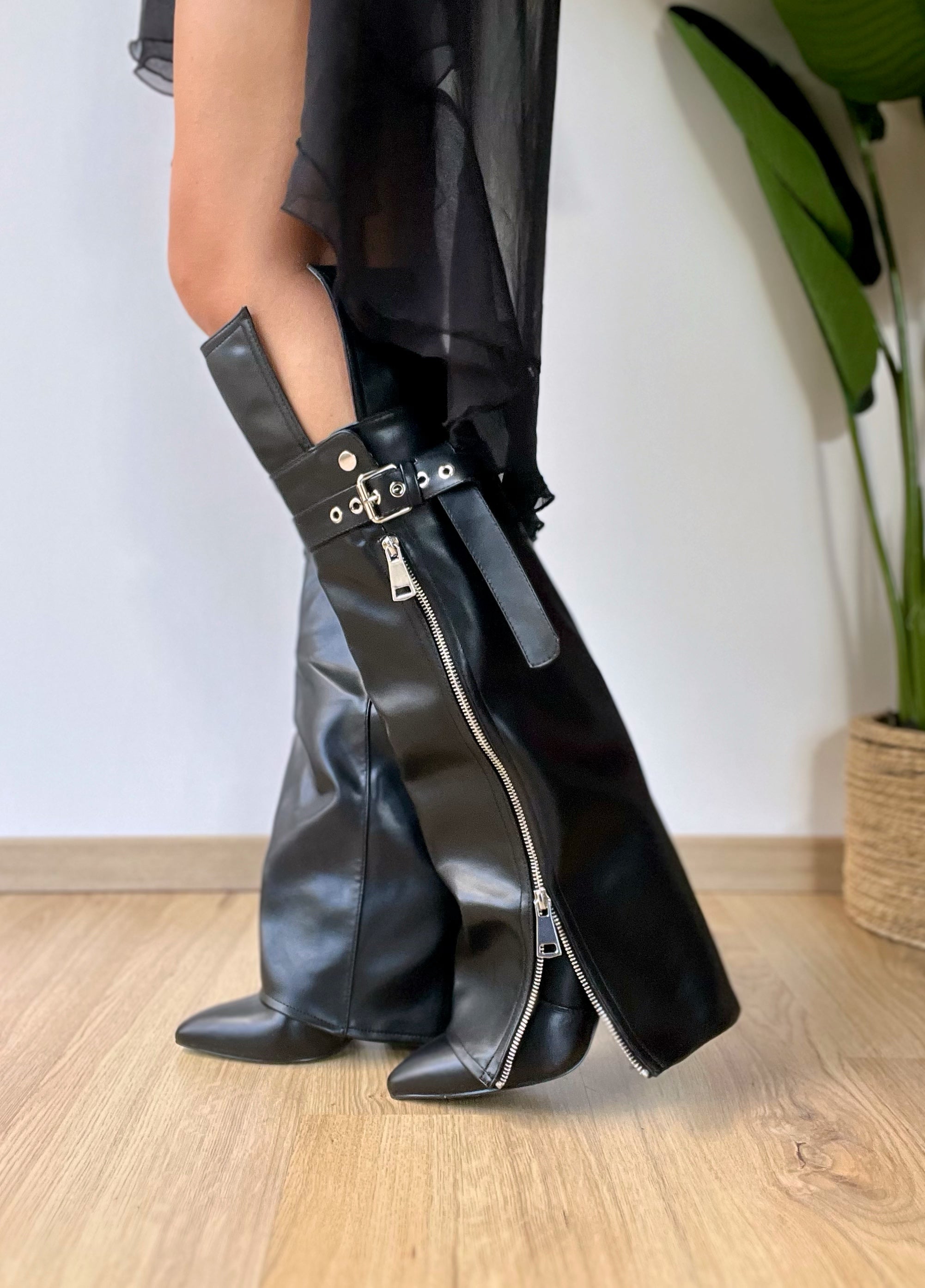 Stivale alto con gambale lungo/ risvoltino