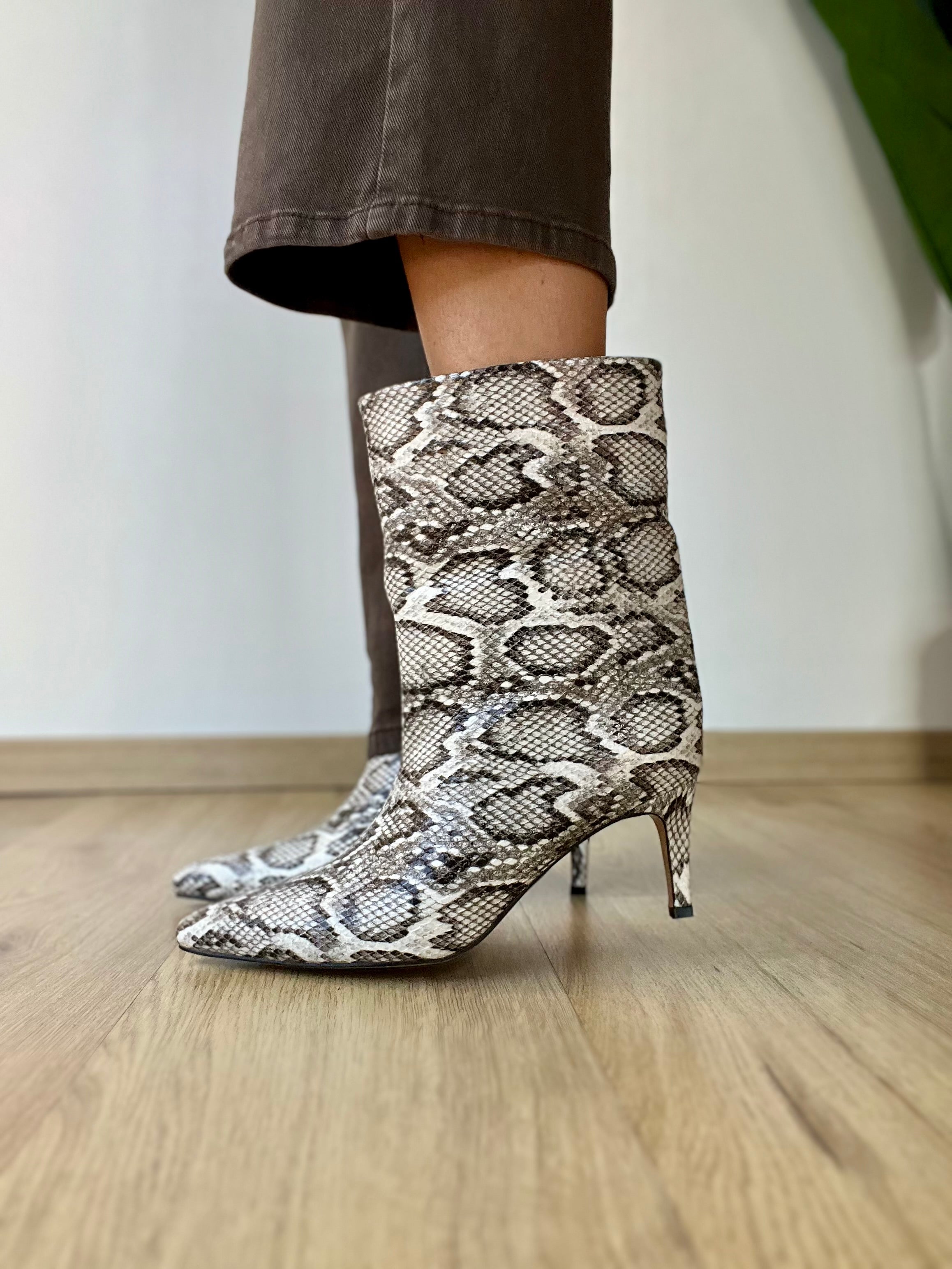 Tronchetto con tacco comodo SNAKE