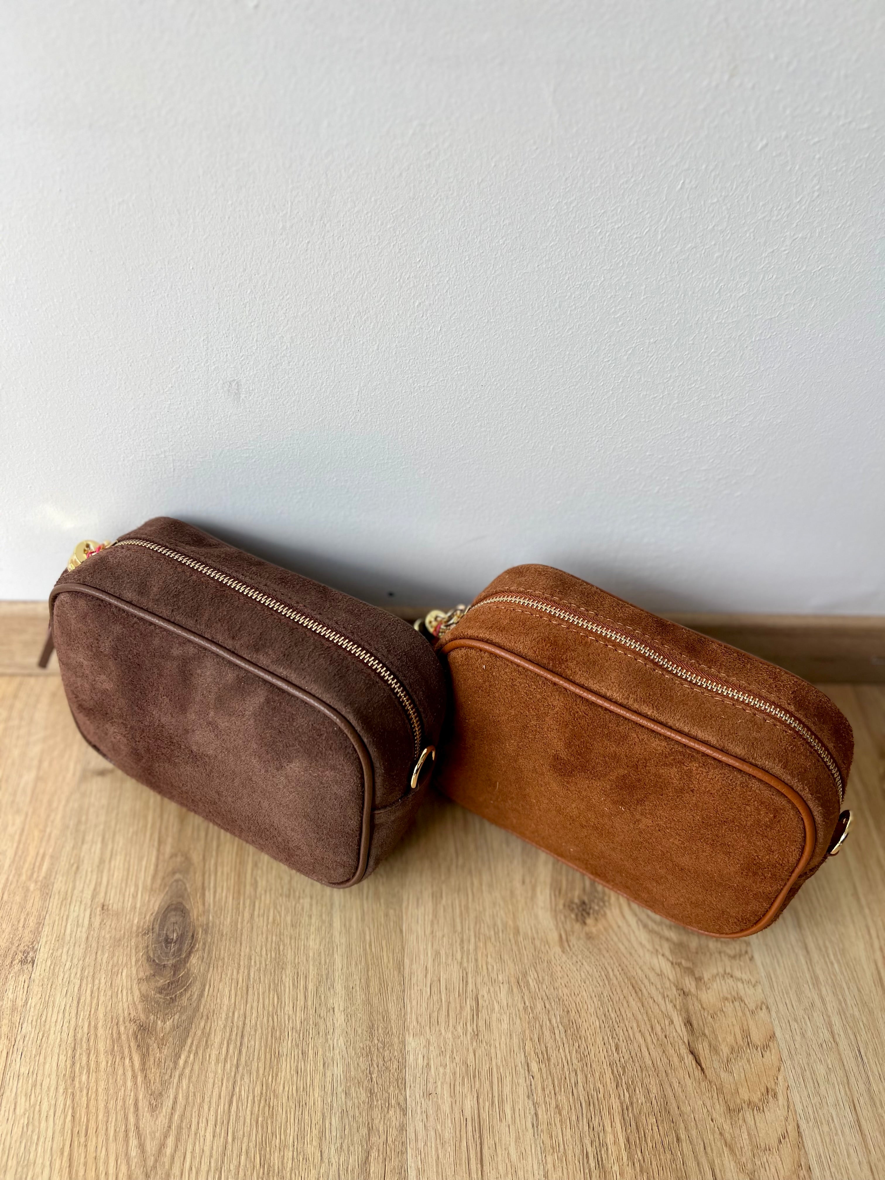 Pochette comoda in camoscio e vera pelle