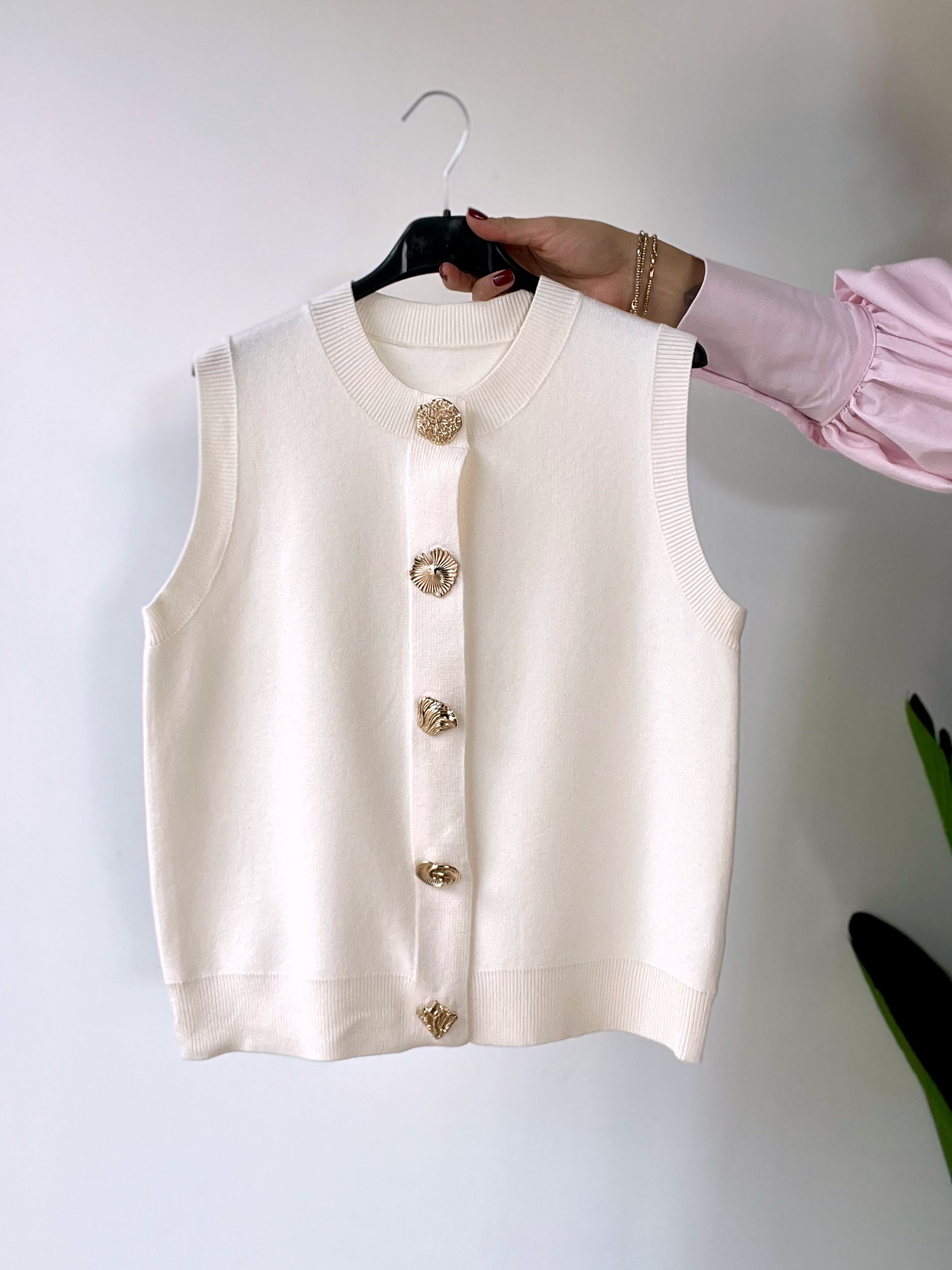 Gilet in maglina con bottoni oro