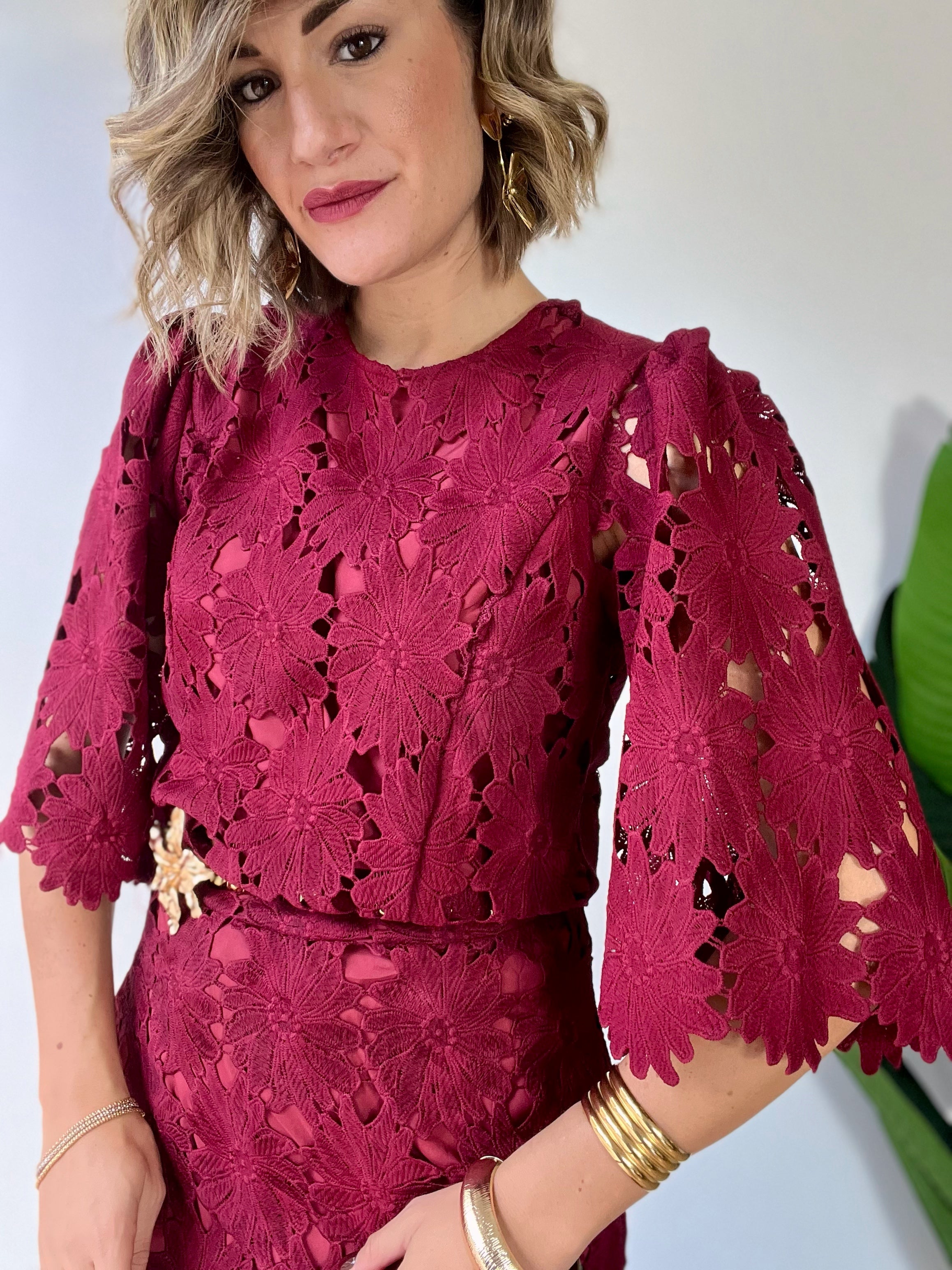 Coordinato in pizzo bordeaux con gonna