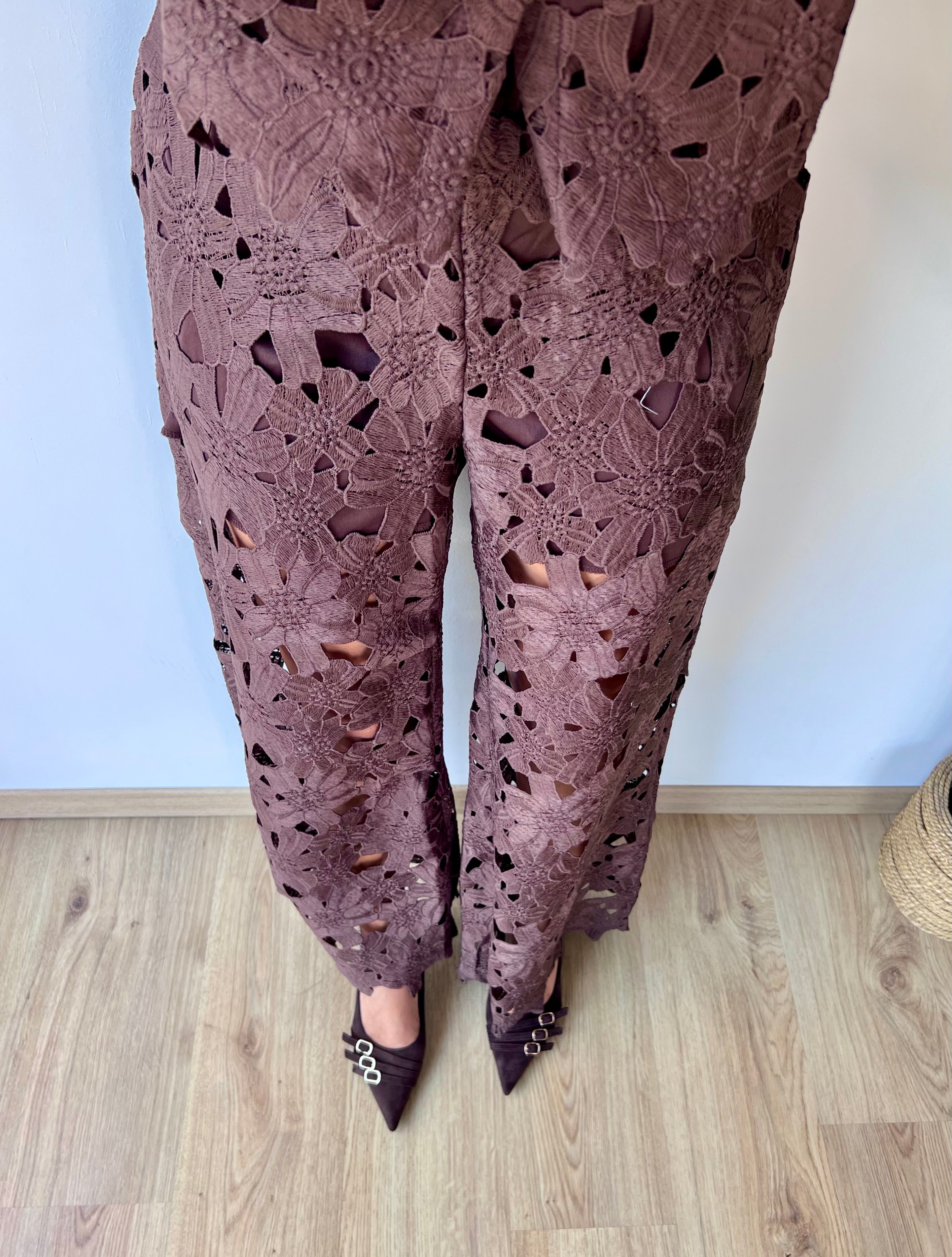 Coordinato con pantalone in pizzo marrone