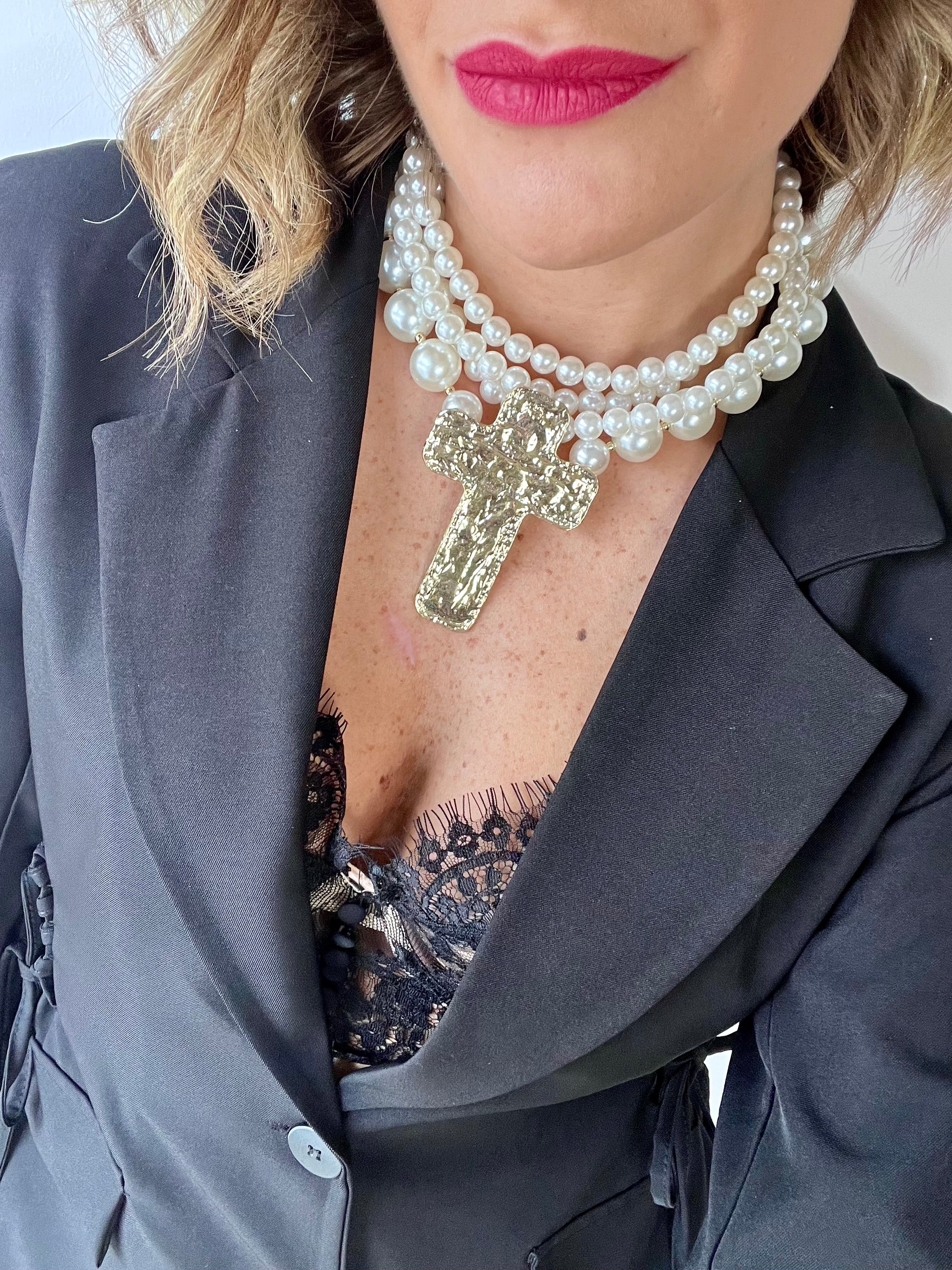 Collana con perle e croce
