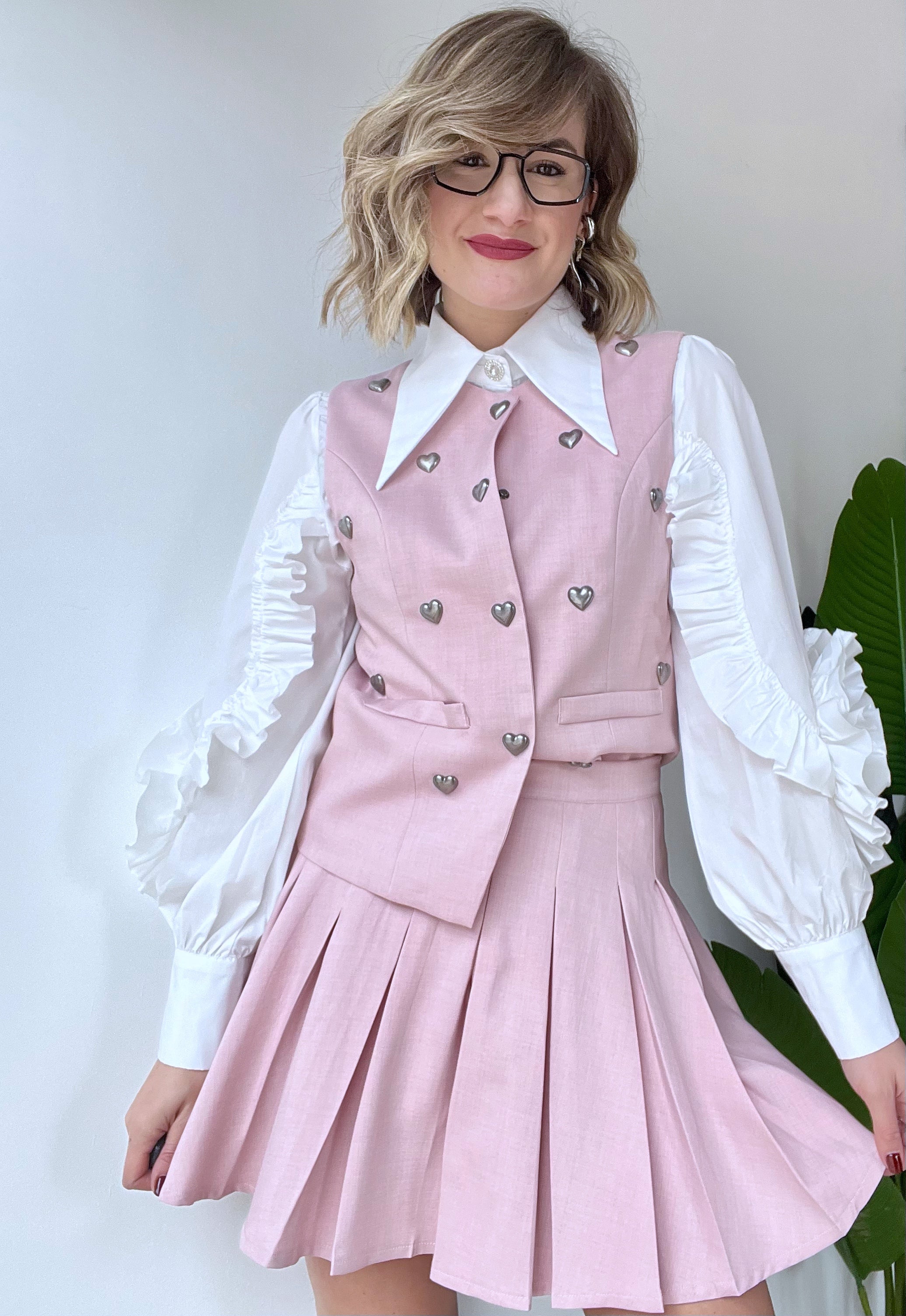 Camicia in cotone con rose sulle maniche e bottoni gioiello