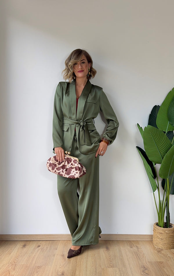 Tailleur con cintura in raso verdone