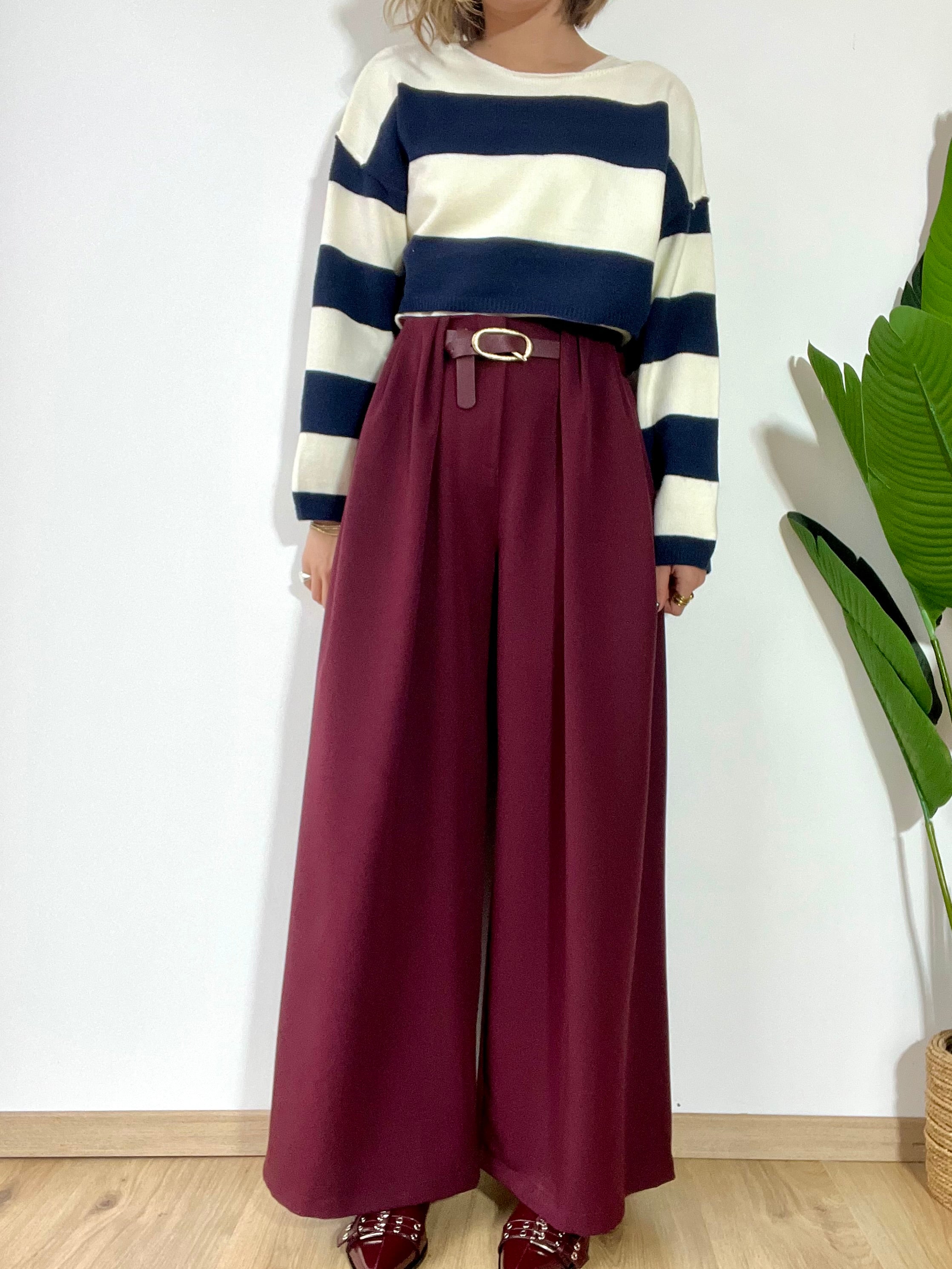 Maglioncino crop rigato blu con canotta