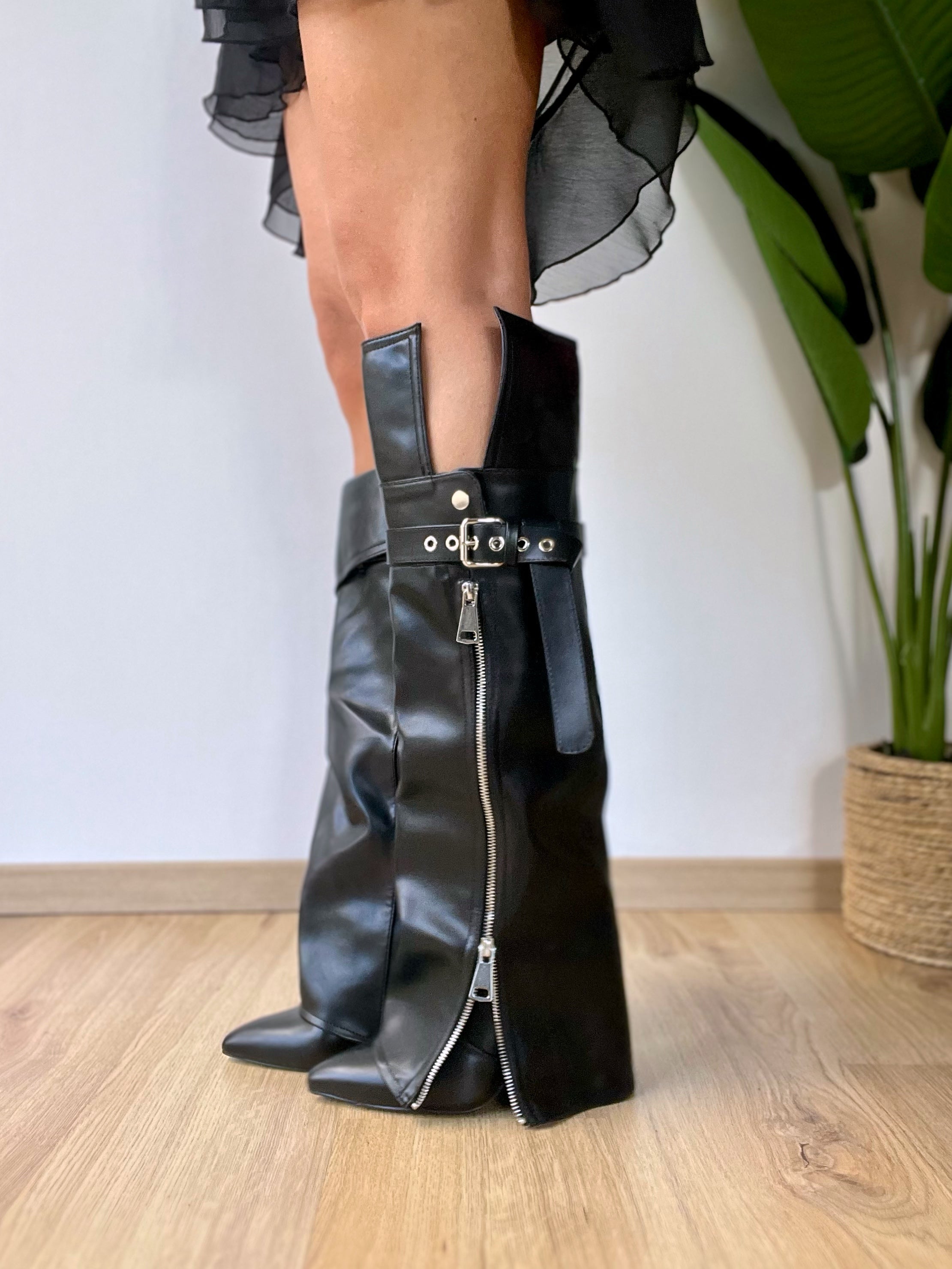 Stivale alto con gambale lungo/ risvoltino
