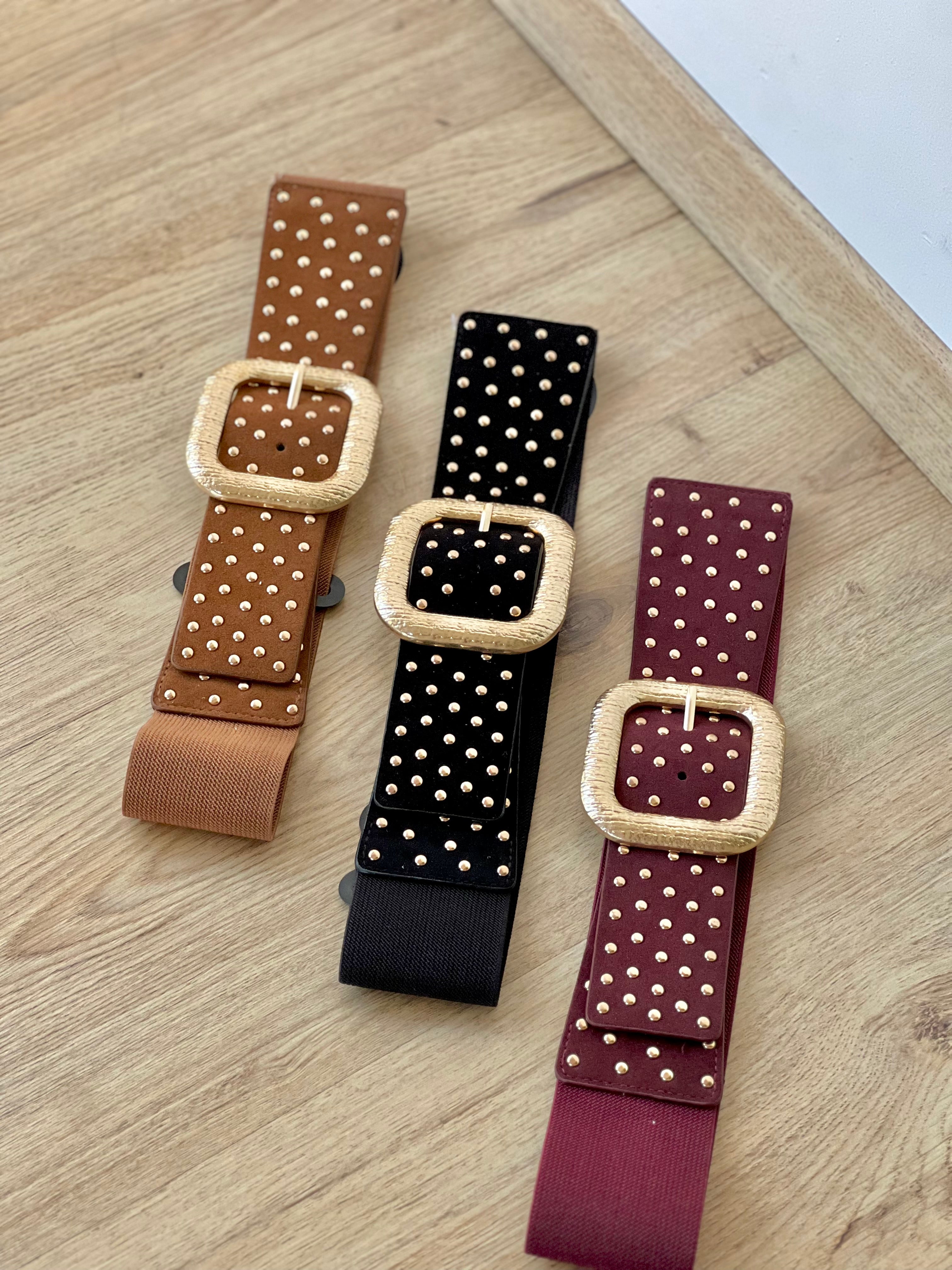 Cintura con mini borchie e fibbia oro