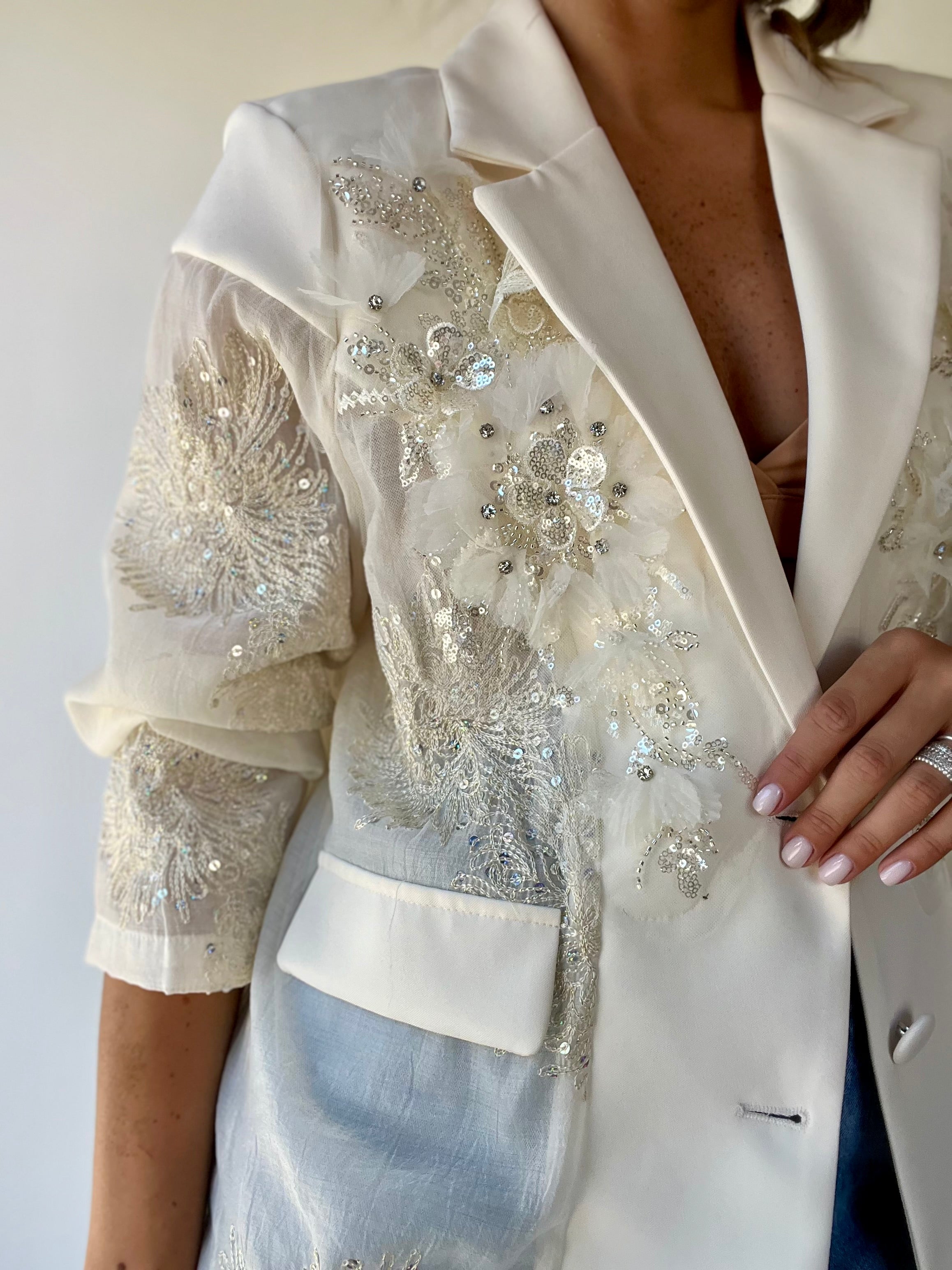 Blazer oversize semi-trasparente con ricami