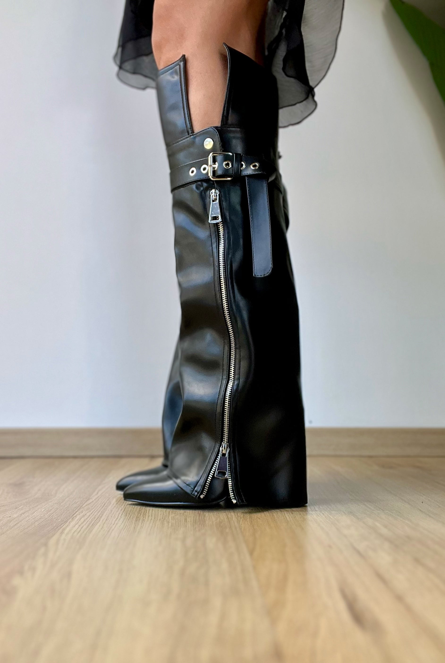Stivale alto con gambale lungo/ risvoltino