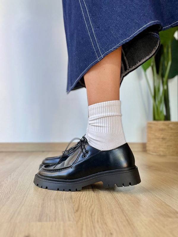 Scarpe francesine con lacci