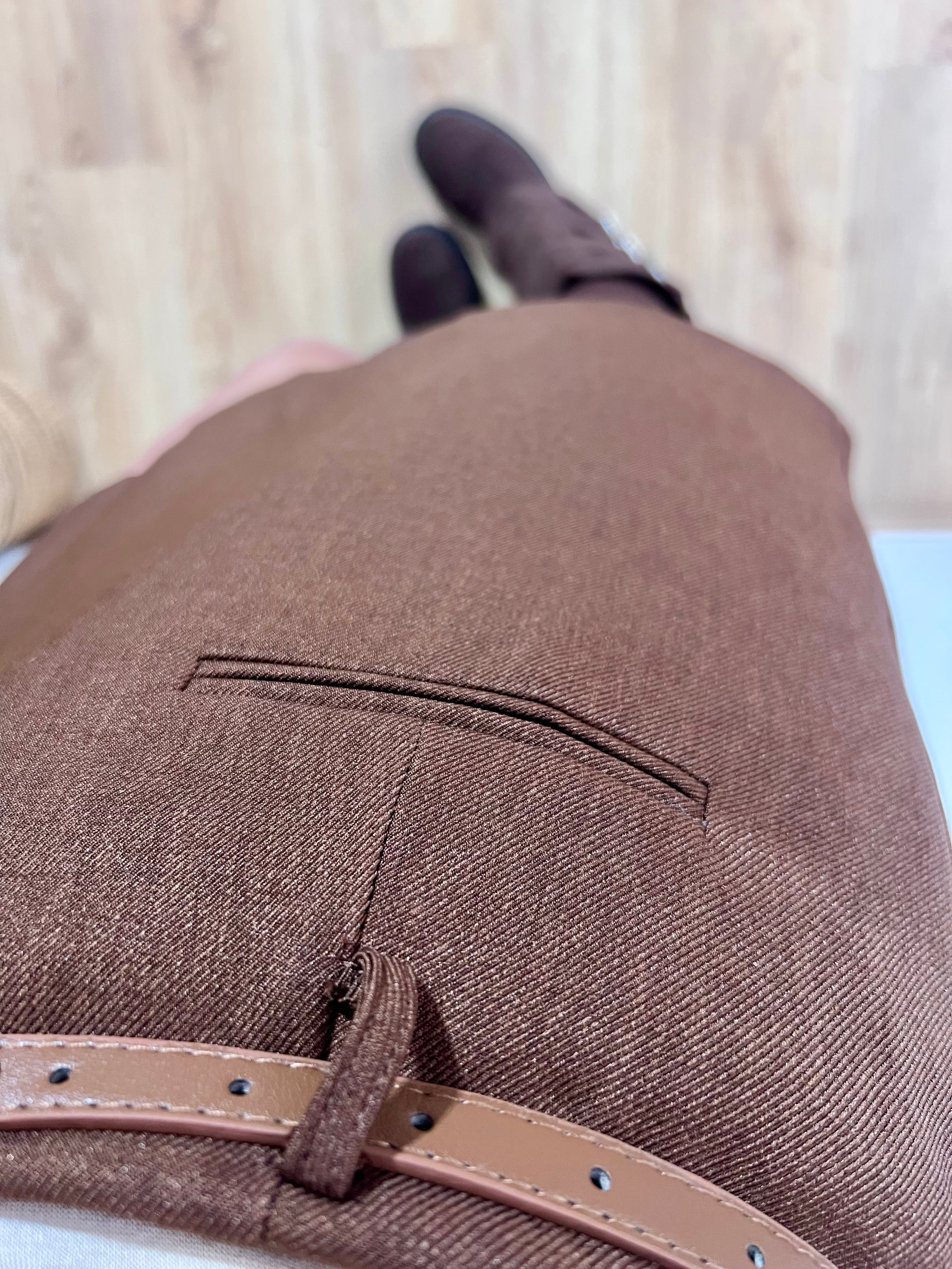 Pantagonna marrone con cinturino