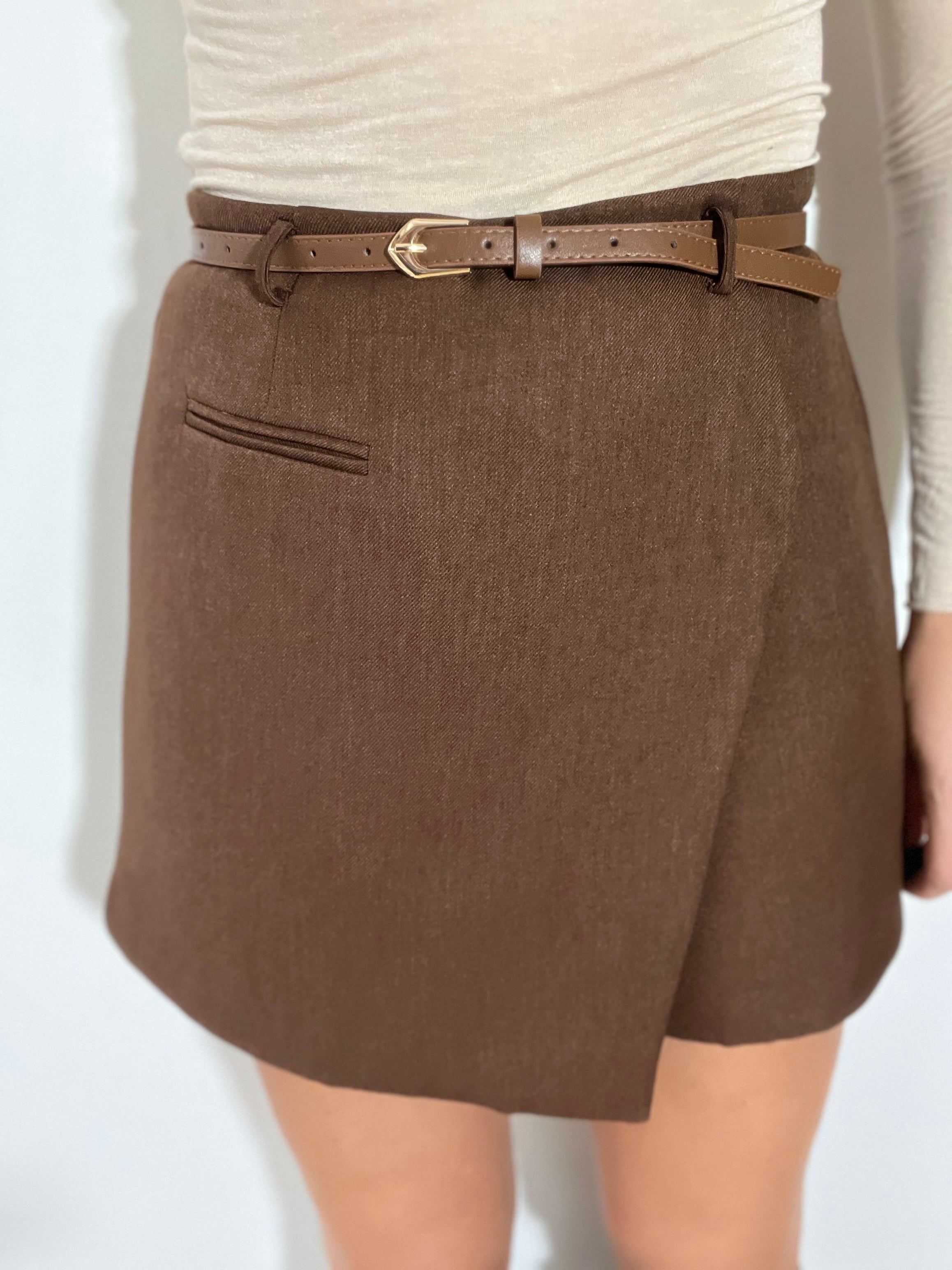 Pantagonna marrone con cinturino