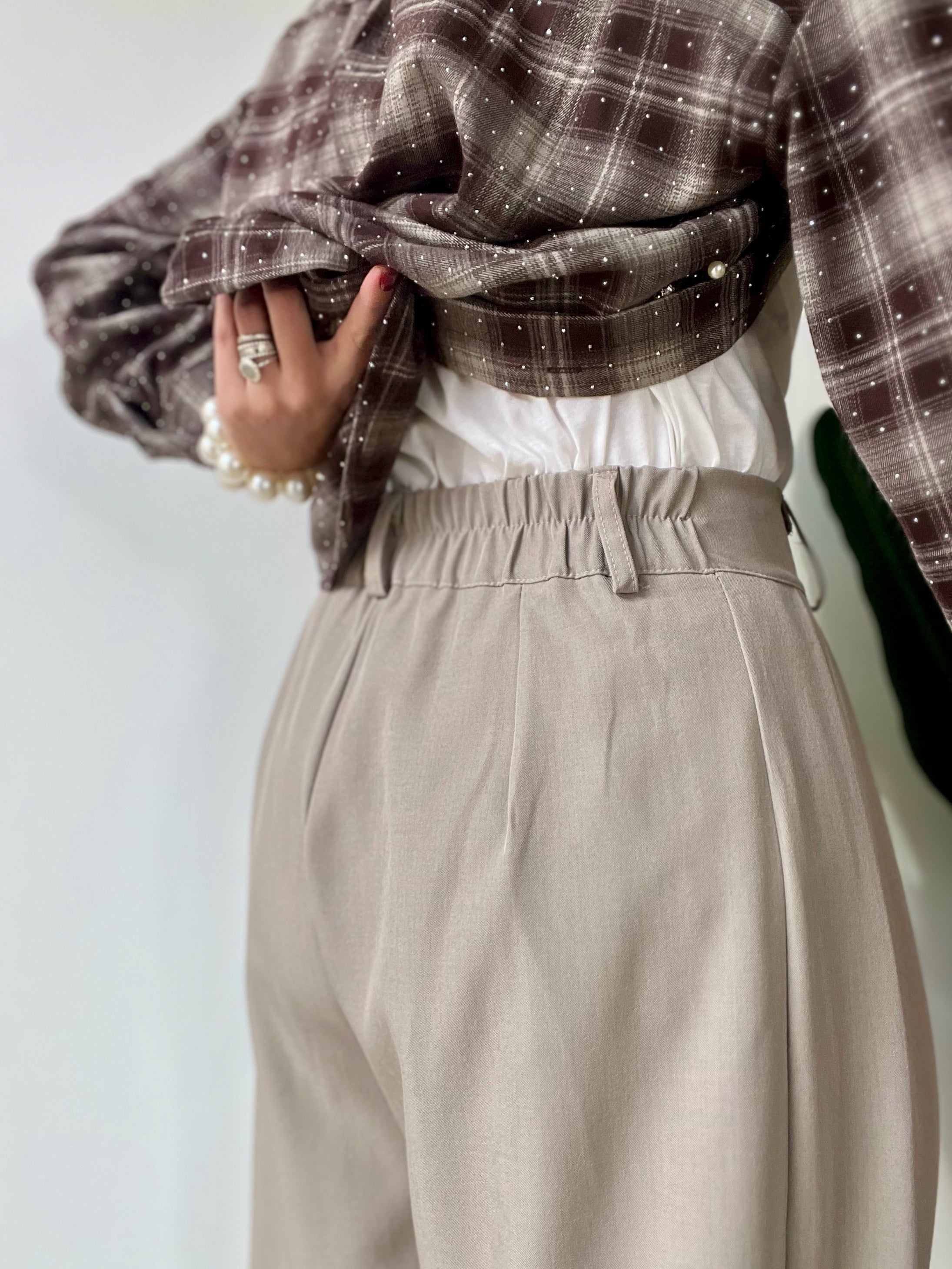 Panta palazzo con chiusura assimetrica grigio