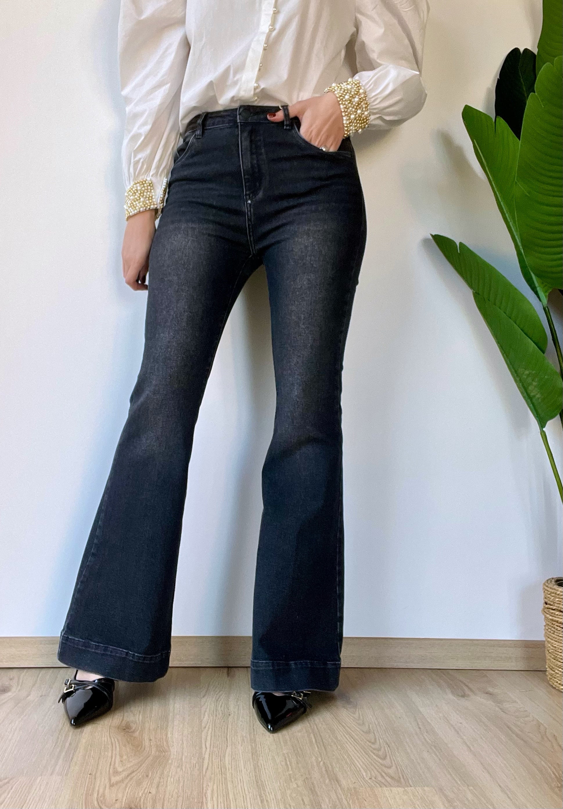 Jeans grigio fumo a zampa
