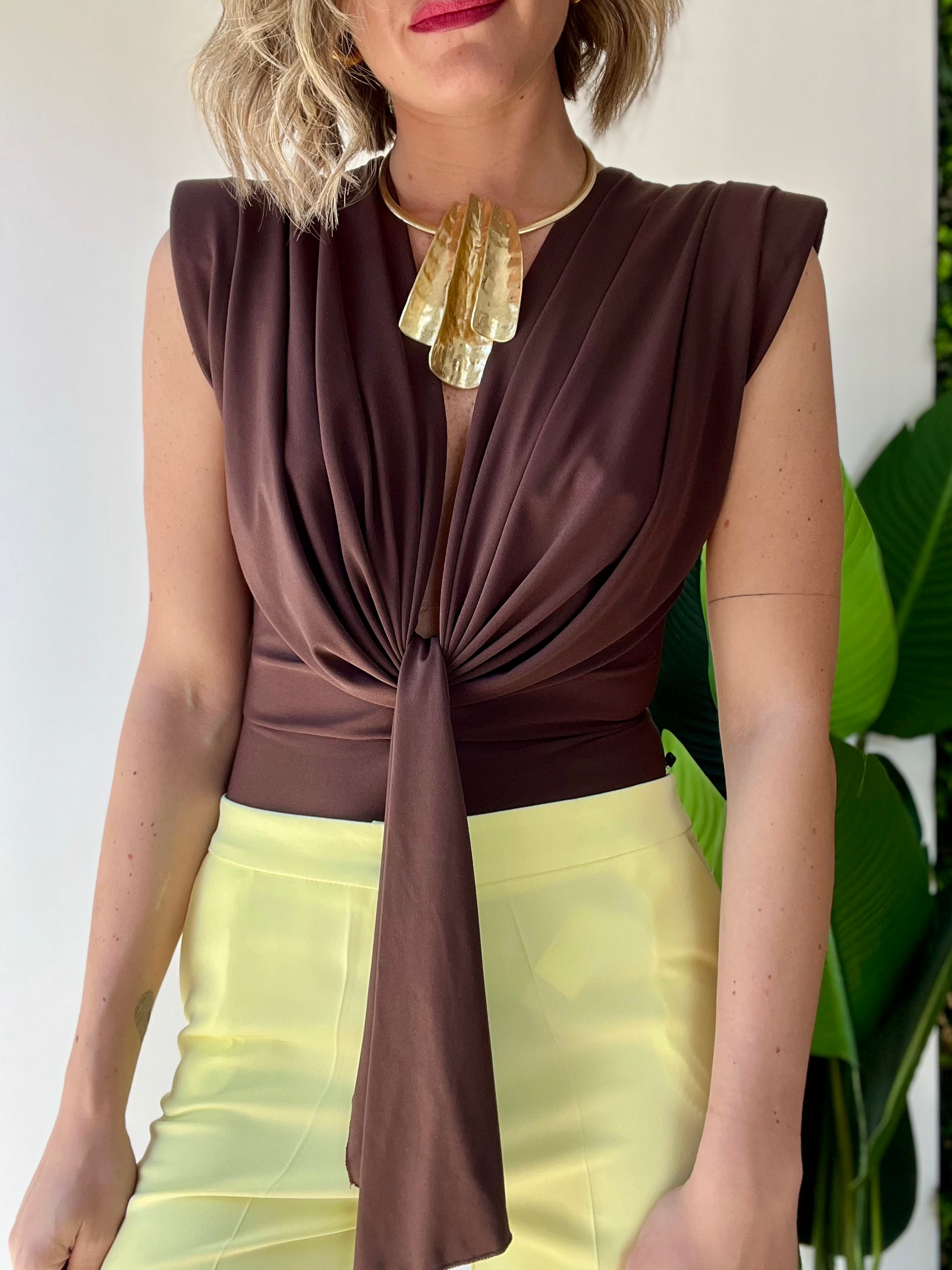 Collana rigida in oro opaco
