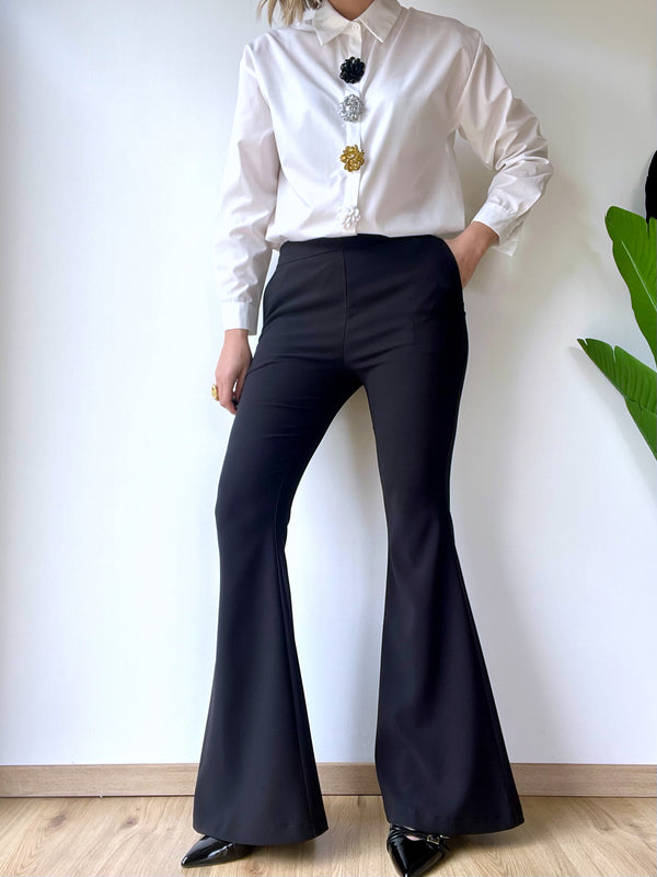 Pantalone a zampa nero con zip laterale
