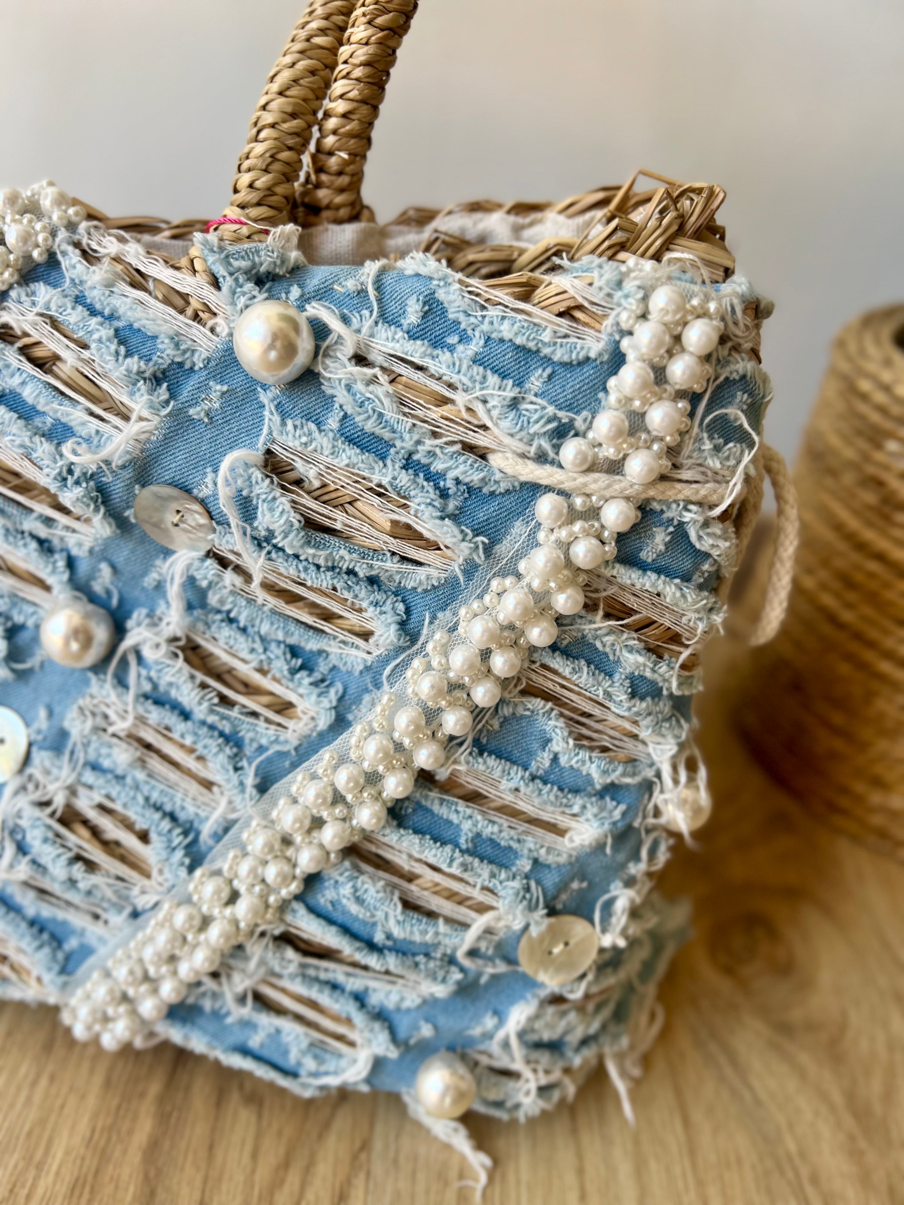 Maxi bag con jeans e perle