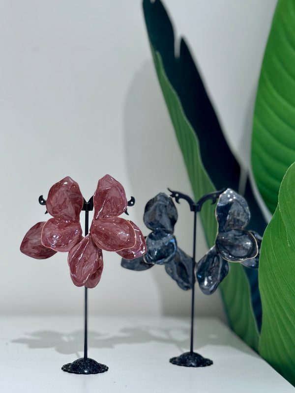 Orecchino fiore marrone