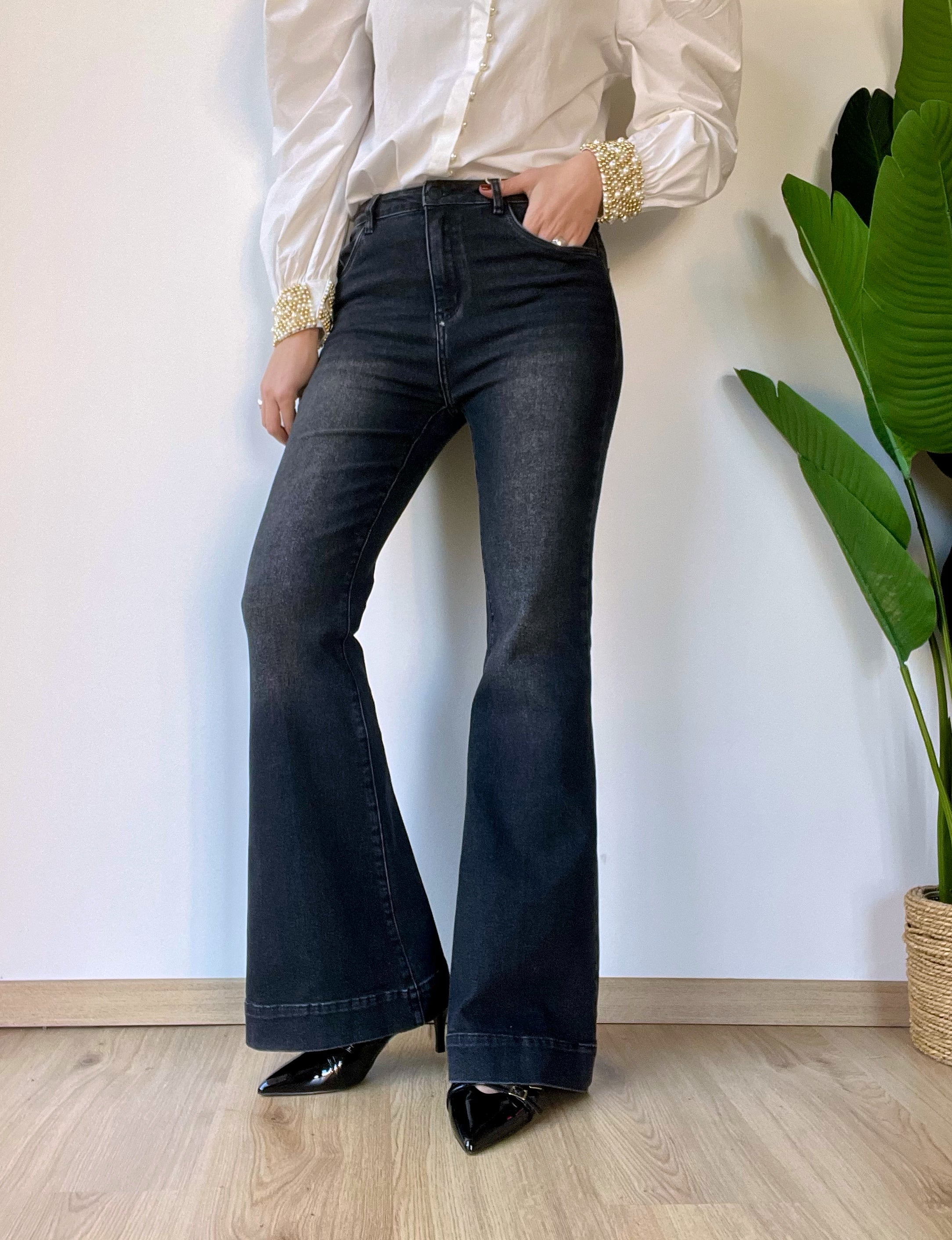 Jeans grigio fumo a zampa