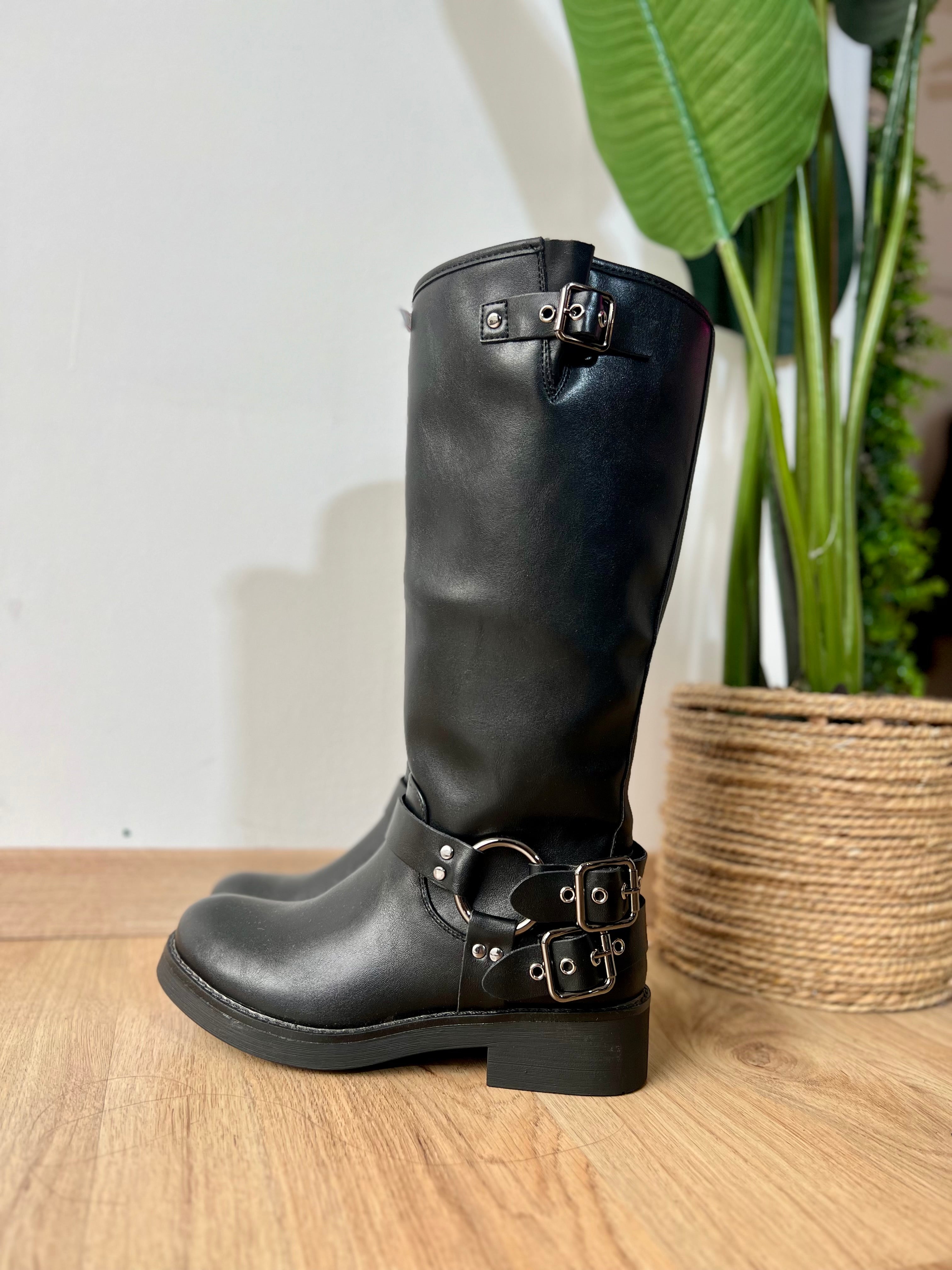 Stivale punta rotonda con fibbia laterale