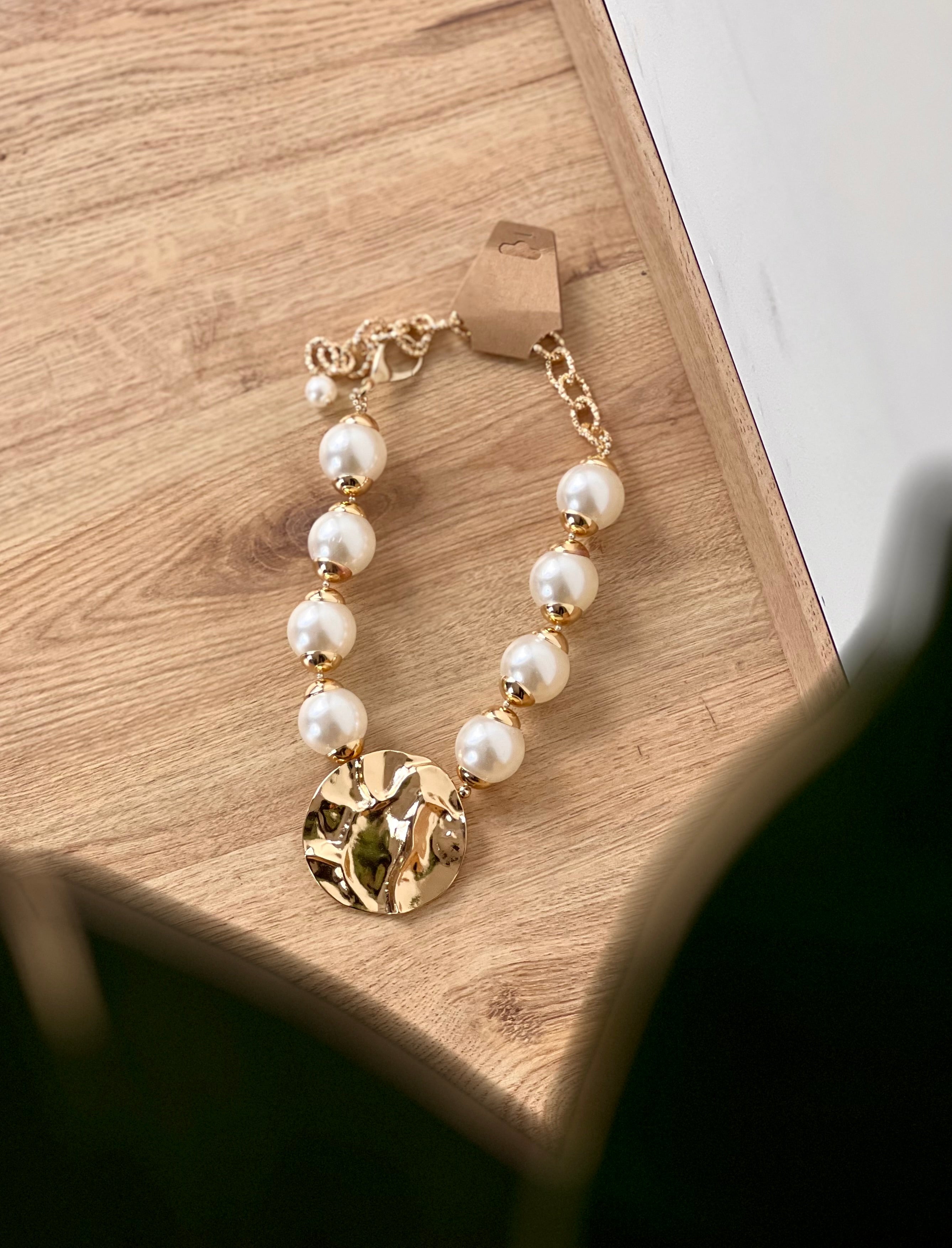 Collana con perle e ciondolo oro