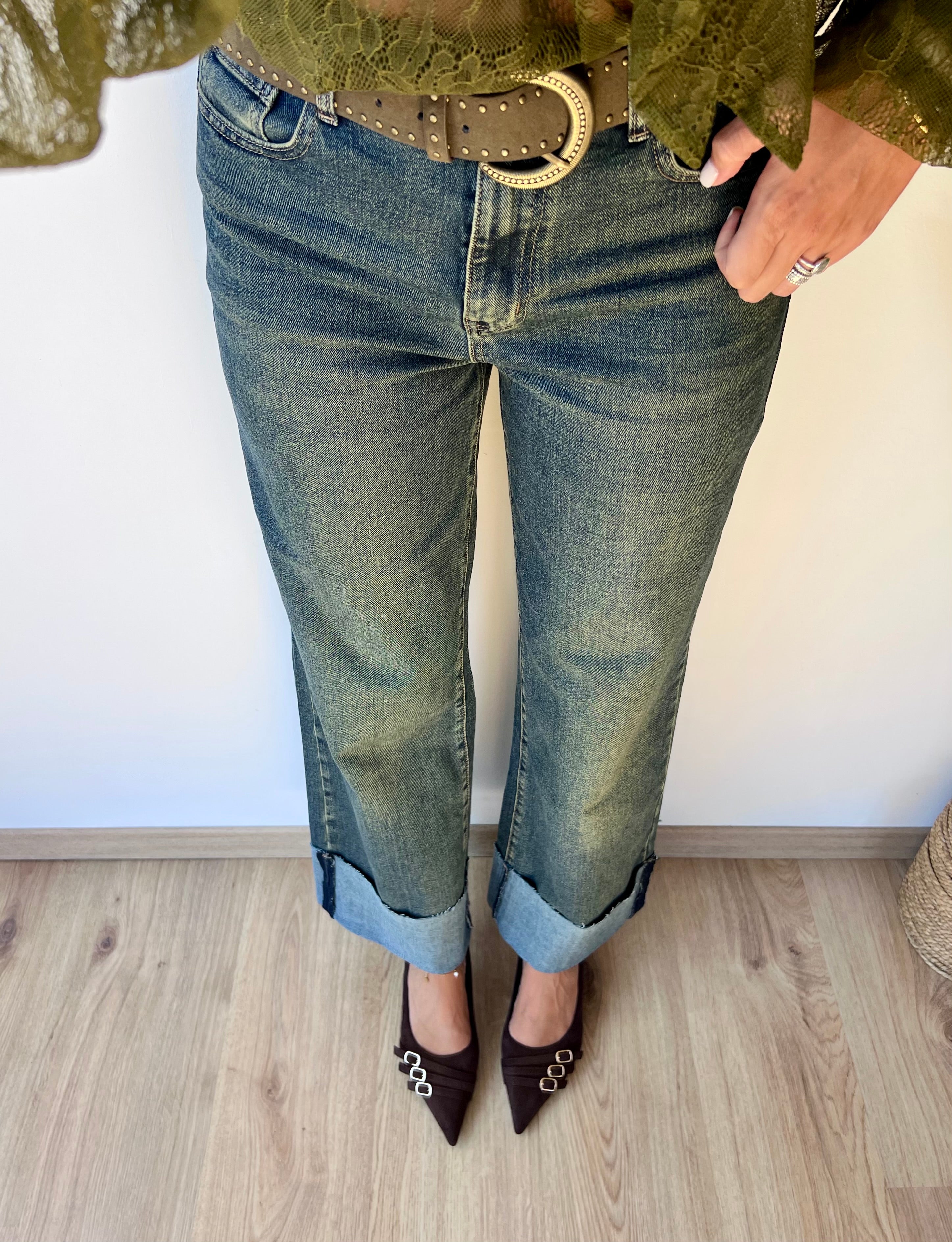 Décolleté in camoscio marrone scuro con tacco comodo