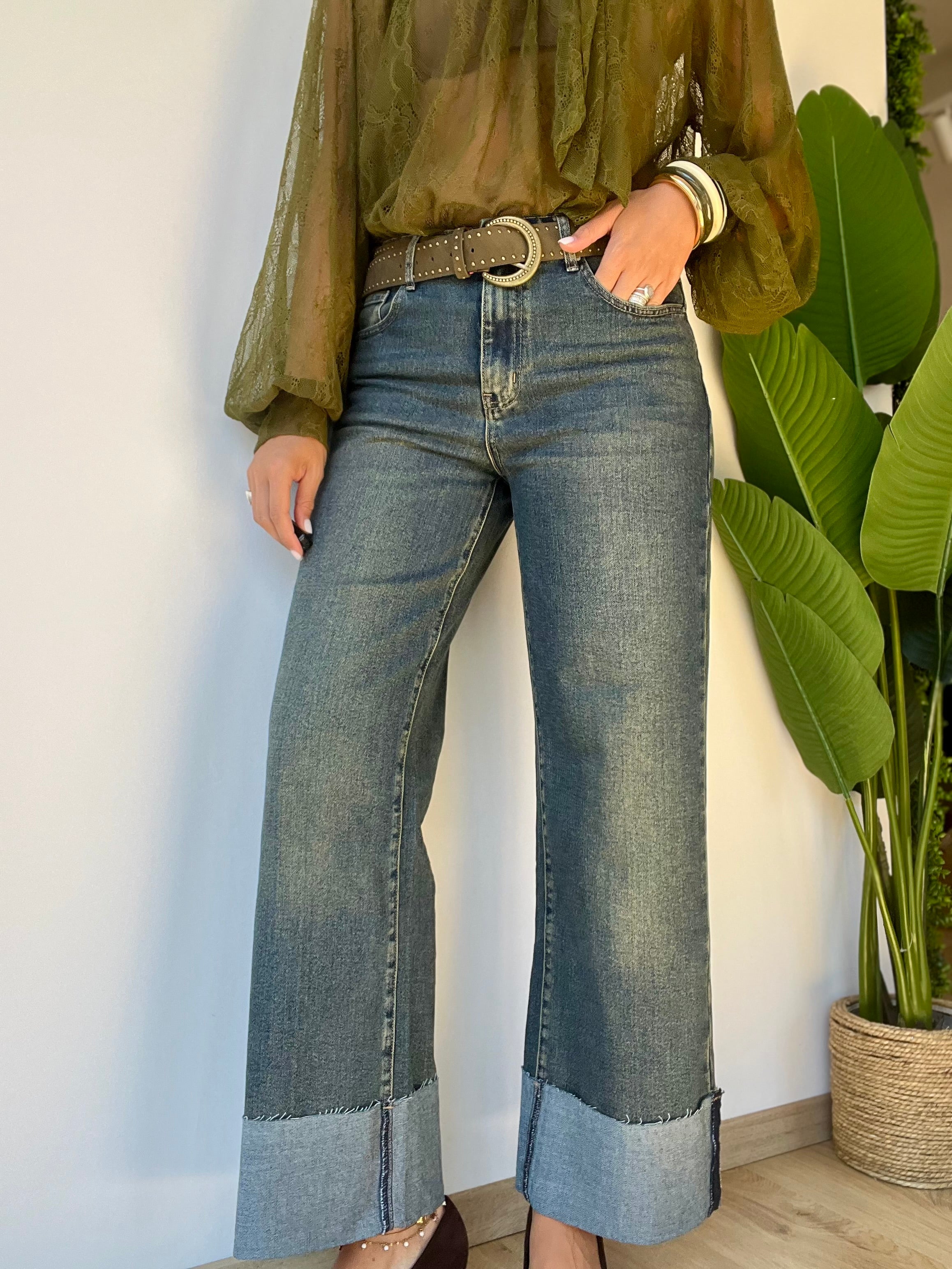 Jeans sabbiato con risvolto