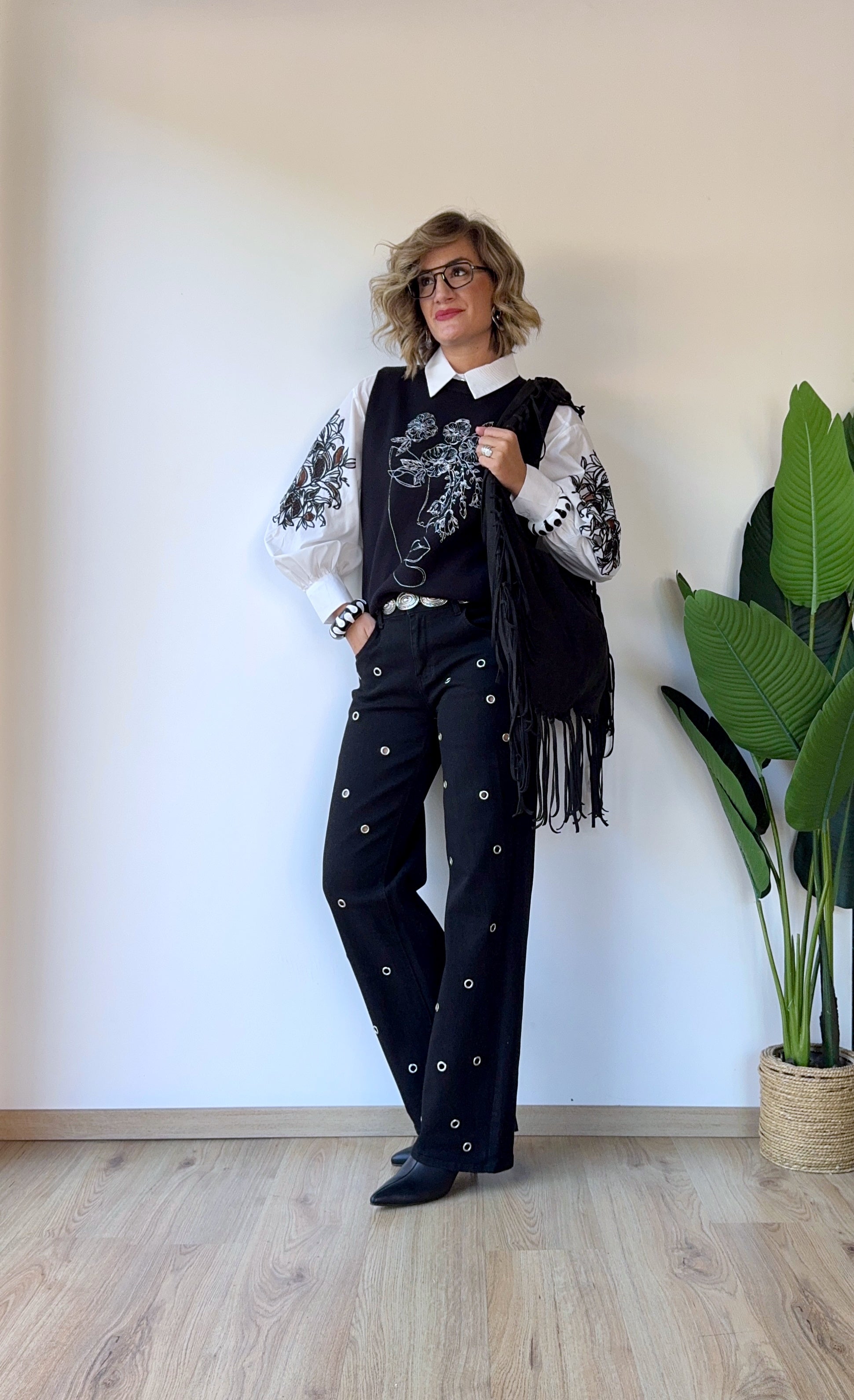 Gilet in maglina con volto ricamato
